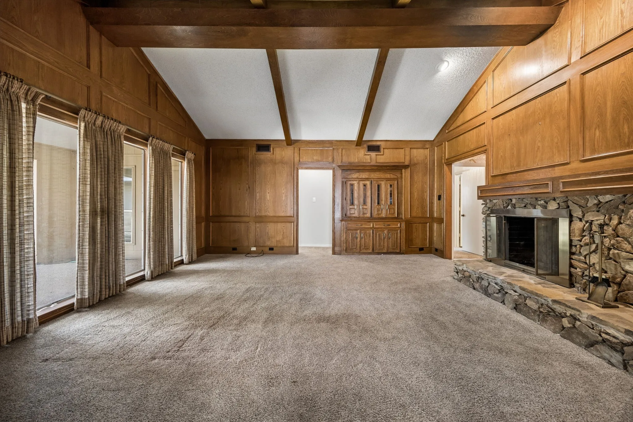 Single Family Residence For Sale in Dallas County , 6017 Timber Creek Lane, Dallas, Texas 75248, 3 Bedroom, 2 Bathroom, 2 Garage spaces, 2,332 Sqft, built in 1977, mls#21361135, Real Estate Agent in Dallas, Homes For Sale in Dallas county, Homes For Sale in Dallas, Realtor in Dallas Texas, Real Estate Brokerage Independent Realty Texas, Luminita Cordes Realtor