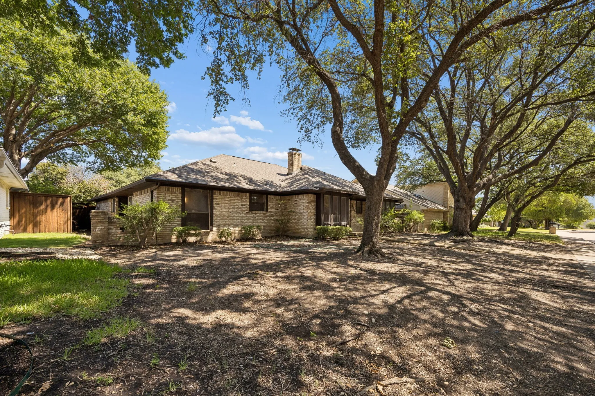 Single Family Residence For Sale in Dallas County , 6017 Timber Creek Lane, Dallas, Texas 75248, 3 Bedroom, 2 Bathroom, 2 Garage spaces, 2,332 Sqft, built in 1977, mls#21361135, Real Estate Agent in Dallas, Homes For Sale in Dallas county, Homes For Sale in Dallas, Realtor in Dallas Texas, Real Estate Brokerage Independent Realty Texas, Luminita Cordes Realtor
