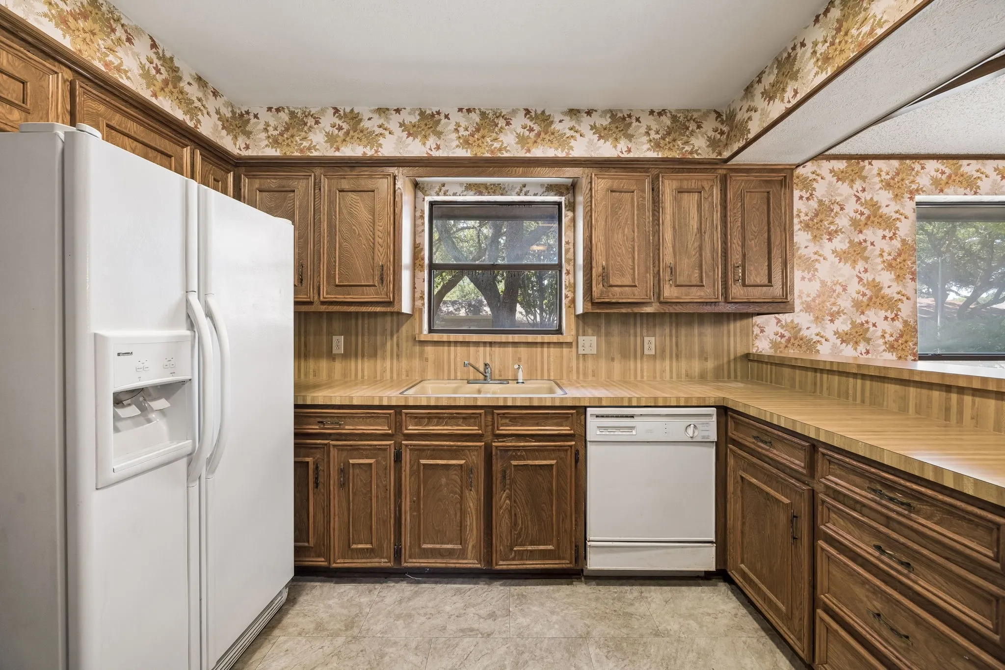 Single Family Residence For Sale in Dallas County , 6017 Timber Creek Lane, Dallas, Texas 75248, 3 Bedroom, 2 Bathroom, 2 Garage spaces, 2,332 Sqft, built in 1977, mls#21361135, Real Estate Agent in Dallas, Homes For Sale in Dallas county, Homes For Sale in Dallas, Realtor in Dallas Texas, Real Estate Brokerage Independent Realty Texas, Luminita Cordes Realtor