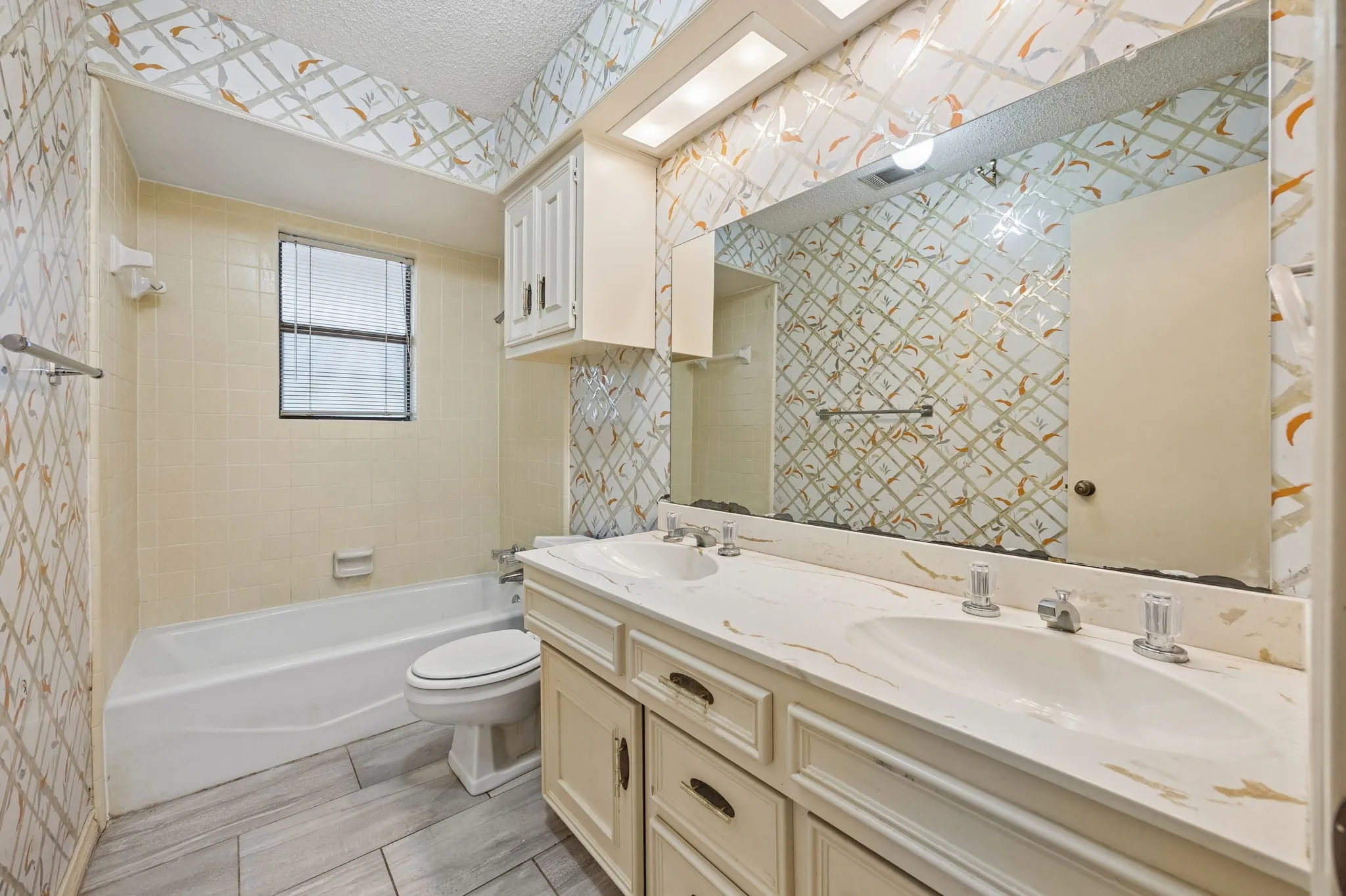 Single Family Residence For Sale in Dallas County , 6017 Timber Creek Lane, Dallas, Texas 75248, 3 Bedroom, 2 Bathroom, 2 Garage spaces, 2,332 Sqft, built in 1977, mls#21361135, Real Estate Agent in Dallas, Homes For Sale in Dallas county, Homes For Sale in Dallas, Realtor in Dallas Texas, Real Estate Brokerage Independent Realty Texas, Luminita Cordes Realtor