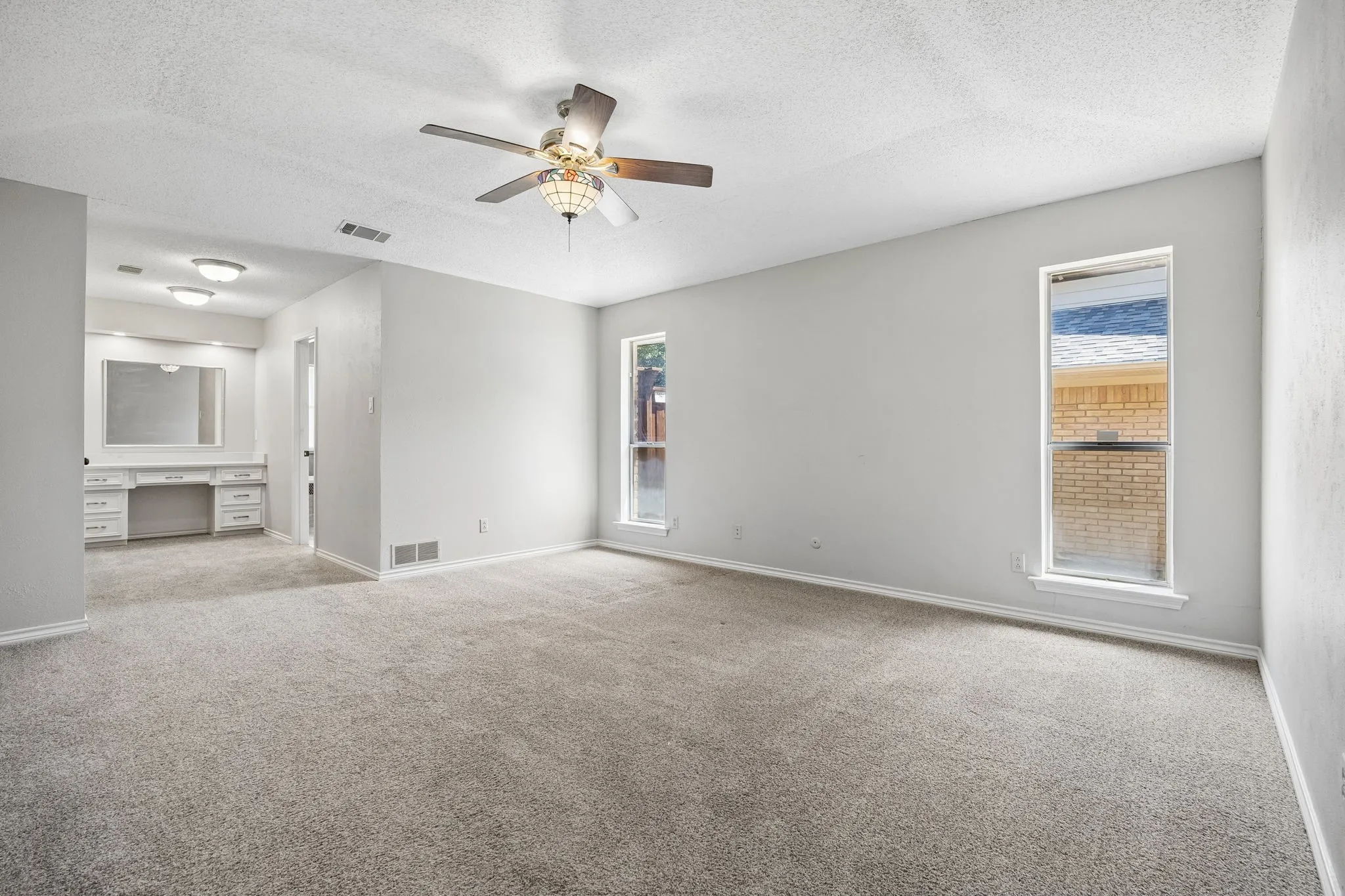 Single Family Residence For Sale in Dallas County , 6017 Timber Creek Lane, Dallas, Texas 75248, 3 Bedroom, 2 Bathroom, 2 Garage spaces, 2,332 Sqft, built in 1977, mls#21361135, Real Estate Agent in Dallas, Homes For Sale in Dallas county, Homes For Sale in Dallas, Realtor in Dallas Texas, Real Estate Brokerage Independent Realty Texas, Luminita Cordes Realtor