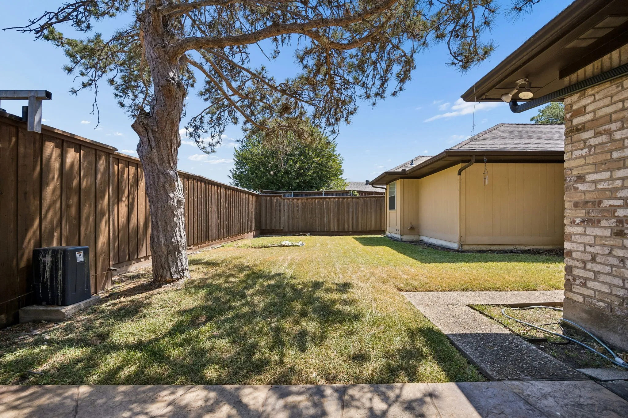 Single Family Residence For Sale in Dallas County , 6017 Timber Creek Lane, Dallas, Texas 75248, 3 Bedroom, 2 Bathroom, 2 Garage spaces, 2,332 Sqft, built in 1977, mls#21361135, Real Estate Agent in Dallas, Homes For Sale in Dallas county, Homes For Sale in Dallas, Realtor in Dallas Texas, Real Estate Brokerage Independent Realty Texas, Luminita Cordes Realtor