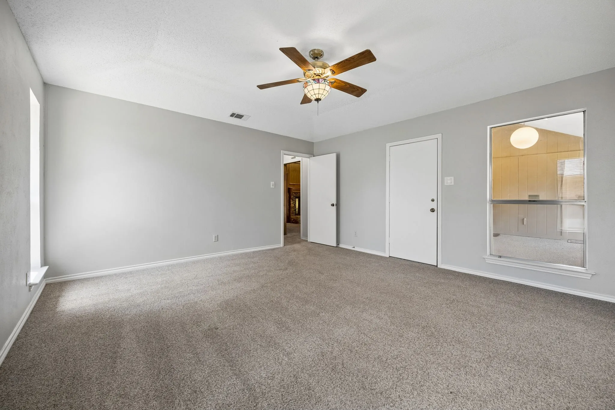 Single Family Residence For Sale in Dallas County , 6017 Timber Creek Lane, Dallas, Texas 75248, 3 Bedroom, 2 Bathroom, 2 Garage spaces, 2,332 Sqft, built in 1977, mls#21361135, Real Estate Agent in Dallas, Homes For Sale in Dallas county, Homes For Sale in Dallas, Realtor in Dallas Texas, Real Estate Brokerage Independent Realty Texas, Luminita Cordes Realtor