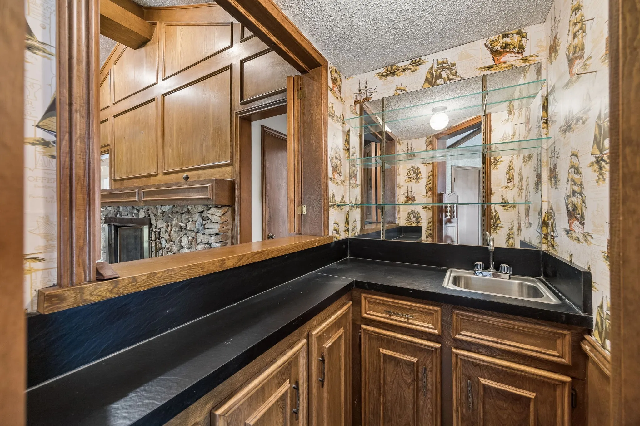 Single Family Residence For Sale in Dallas County , 6017 Timber Creek Lane, Dallas, Texas 75248, 3 Bedroom, 2 Bathroom, 2 Garage spaces, 2,332 Sqft, built in 1977, mls#21361135, Real Estate Agent in Dallas, Homes For Sale in Dallas county, Homes For Sale in Dallas, Realtor in Dallas Texas, Real Estate Brokerage Independent Realty Texas, Luminita Cordes Realtor