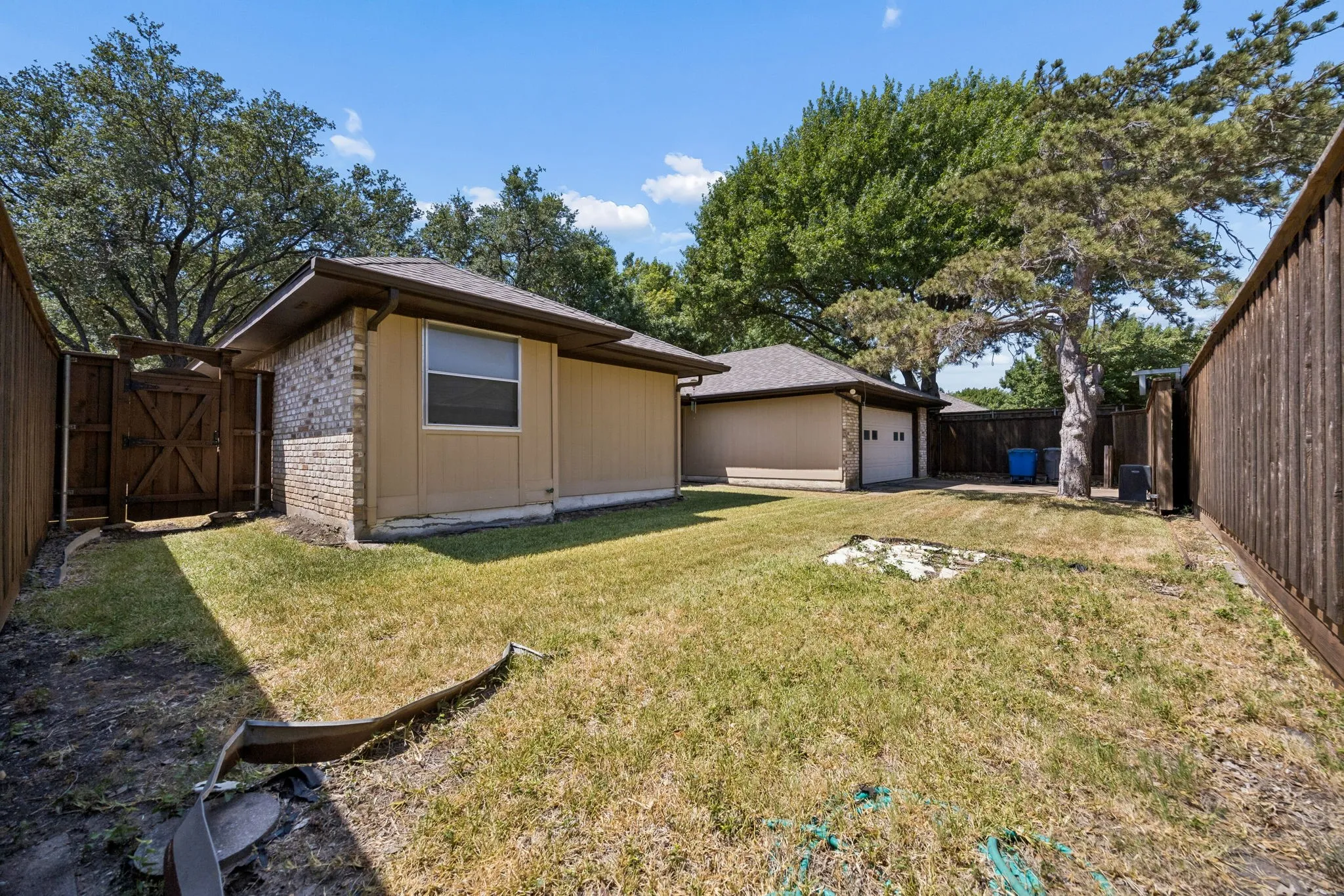 Single Family Residence For Sale in Dallas County , 6017 Timber Creek Lane, Dallas, Texas 75248, 3 Bedroom, 2 Bathroom, 2 Garage spaces, 2,332 Sqft, built in 1977, mls#21361135, Real Estate Agent in Dallas, Homes For Sale in Dallas county, Homes For Sale in Dallas, Realtor in Dallas Texas, Real Estate Brokerage Independent Realty Texas, Luminita Cordes Realtor