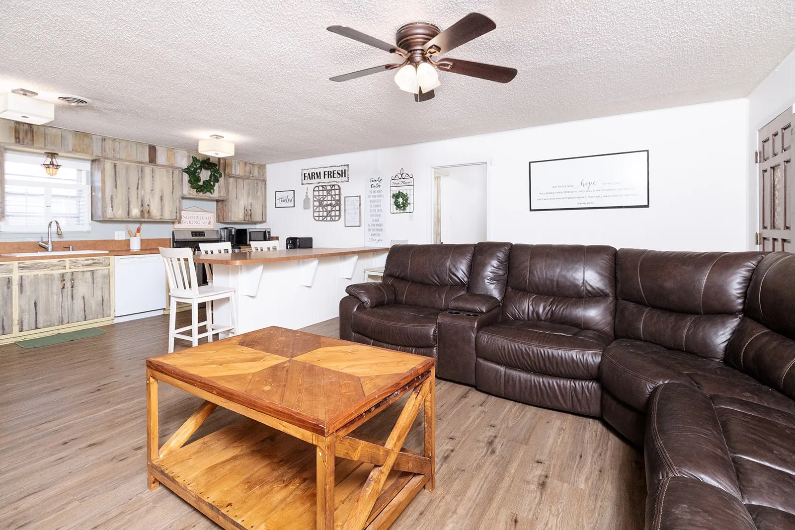 Single Family Residence For Sale in Mc Culloch County , 301 W 7th Street, Brady, Texas 76825, 3 Bedroom, 2 Bathroom, Garage spaces, 1,400 Sqft, built in 1965, mls#21363817, Real Estate Agent in Brady, Homes For Sale in Mc Culloch county, Homes For Sale in Brady, Realtor in Brady Texas, Real Estate Brokerage Independent Realty Texas, Luminita Cordes Realtor