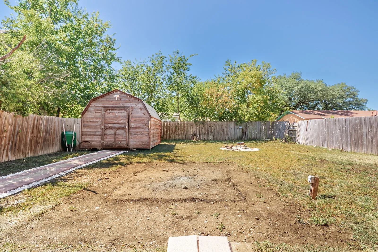 Single Family Residence For Sale in Mc Culloch County , 301 W 7th Street, Brady, Texas 76825, 3 Bedroom, 2 Bathroom, Garage spaces, 1,400 Sqft, built in 1965, mls#21363817, Real Estate Agent in Brady, Homes For Sale in Mc Culloch county, Homes For Sale in Brady, Realtor in Brady Texas, Real Estate Brokerage Independent Realty Texas, Luminita Cordes Realtor