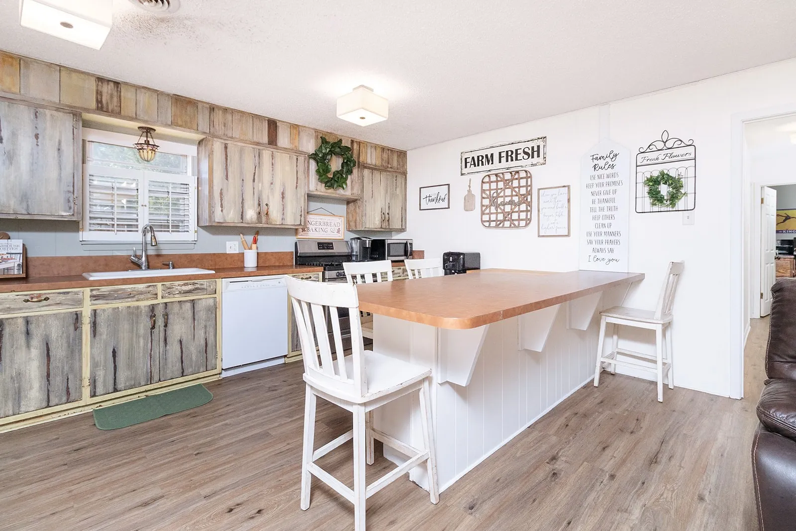 Single Family Residence For Sale in Mc Culloch County , 301 W 7th Street, Brady, Texas 76825, 3 Bedroom, 2 Bathroom, Garage spaces, 1,400 Sqft, built in 1965, mls#21363817, Real Estate Agent in Brady, Homes For Sale in Mc Culloch county, Homes For Sale in Brady, Realtor in Brady Texas, Real Estate Brokerage Independent Realty Texas, Luminita Cordes Realtor