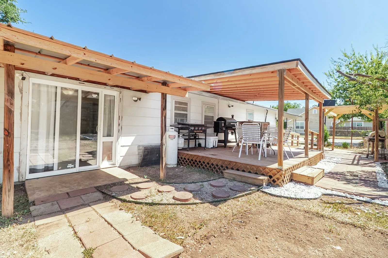 Single Family Residence For Sale in Mc Culloch County , 301 W 7th Street, Brady, Texas 76825, 3 Bedroom, 2 Bathroom, Garage spaces, 1,400 Sqft, built in 1965, mls#21363817, Real Estate Agent in Brady, Homes For Sale in Mc Culloch county, Homes For Sale in Brady, Realtor in Brady Texas, Real Estate Brokerage Independent Realty Texas, Luminita Cordes Realtor