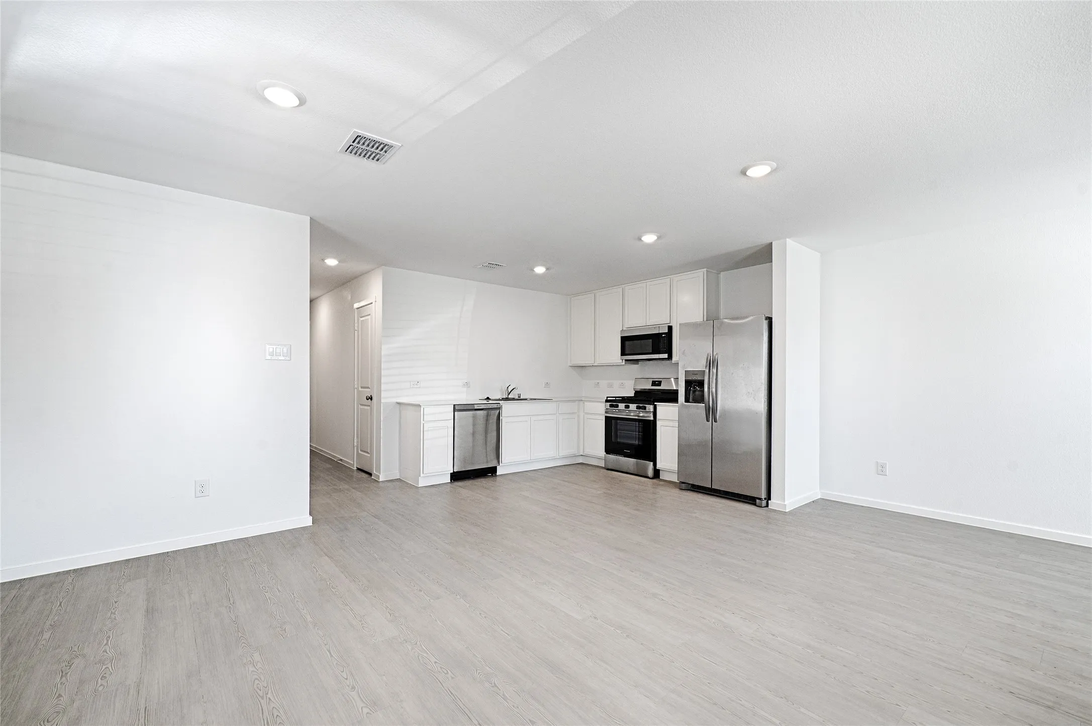 Condominium For Rent in Tarrant County , 1617 Verdin Drive, Fort Worth, Texas 76140, 3 Bedroom, 2 Bathroom, Garage spaces, 1,192 Sqft, built in 2026, mls#21364649, Real Estate Agent in Fort Worth, Homes For Rent in Tarrant county, Homes For Rent in Fort Worth, Realtor in Fort Worth Texas, Real Estate Brokerage Independent Realty Texas, Luminita Cordes Realtor
