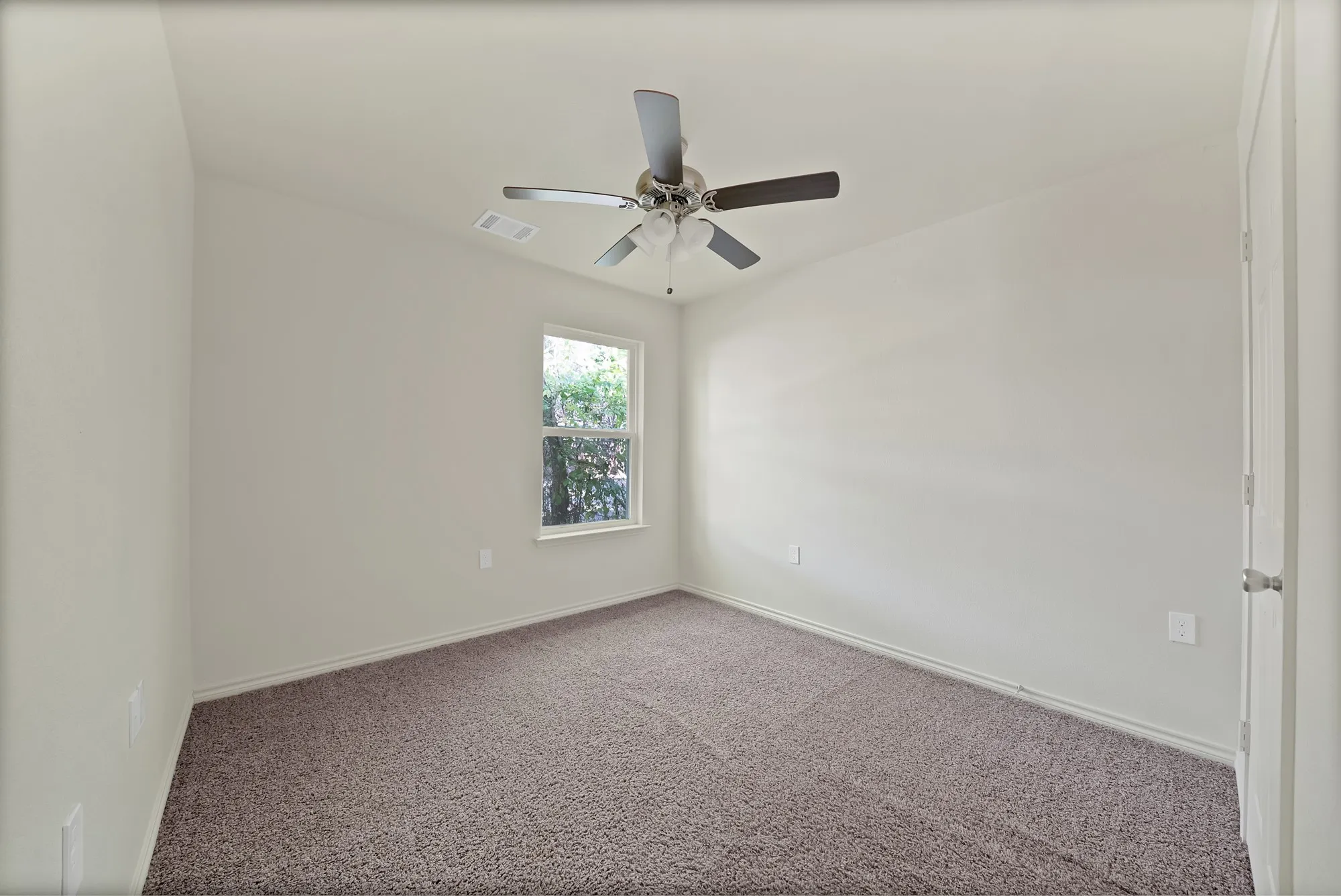 Single Family Residence For Rent in Tarrant County , 1415 E Jefferson Avenue, Fort Worth, Texas 76104, 3 Bedroom, 2 Bathroom, 1 Garage spaces, 1,136 Sqft, built in 2022, mls#21364636, Real Estate Agent in Fort Worth, Homes For Rent in Tarrant county, Homes For Rent in Fort Worth, Realtor in Fort Worth Texas, Real Estate Brokerage Independent Realty Texas, Luminita Cordes Realtor