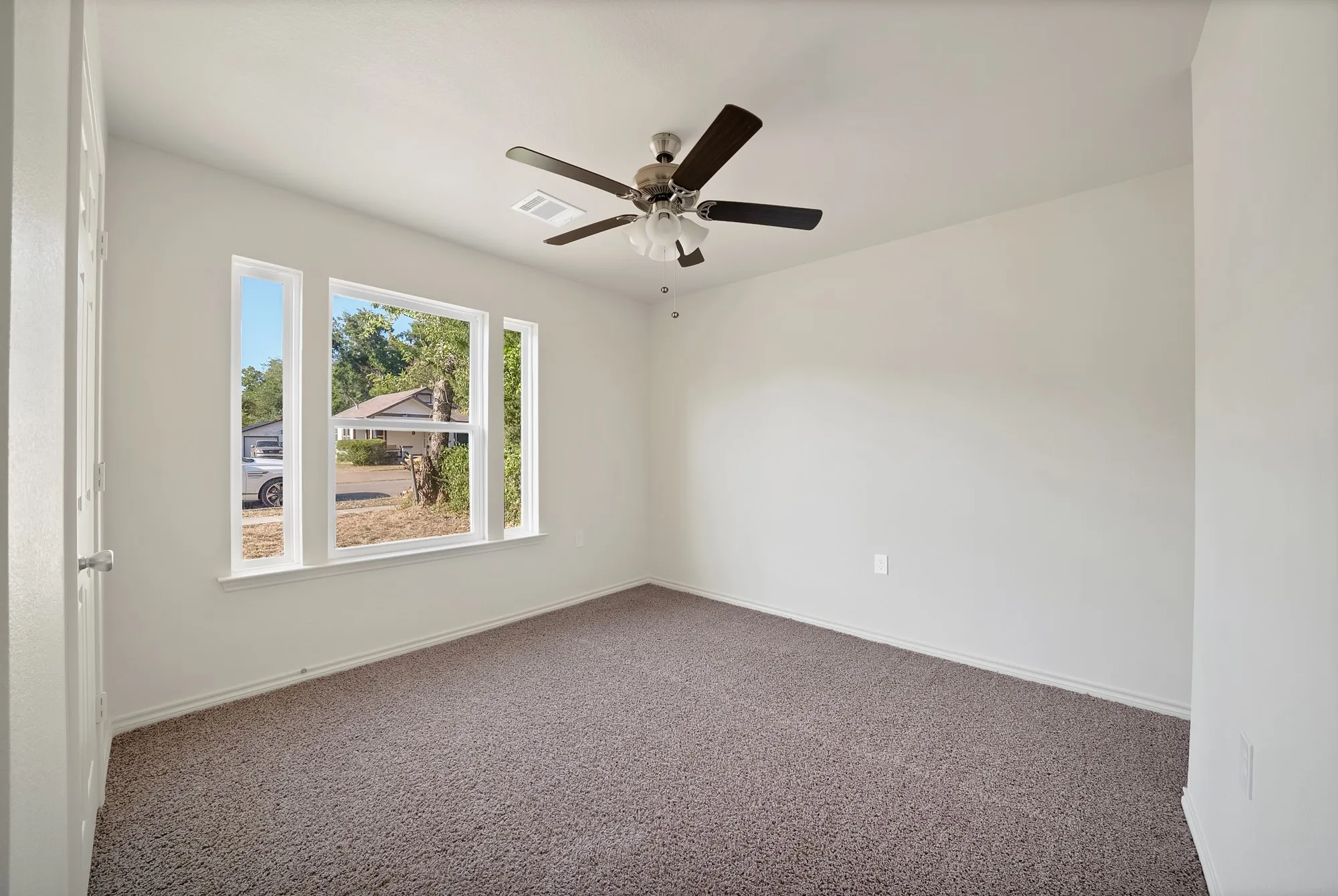 Single Family Residence For Rent in Tarrant County , 1415 E Jefferson Avenue, Fort Worth, Texas 76104, 3 Bedroom, 2 Bathroom, 1 Garage spaces, 1,136 Sqft, built in 2022, mls#21364636, Real Estate Agent in Fort Worth, Homes For Rent in Tarrant county, Homes For Rent in Fort Worth, Realtor in Fort Worth Texas, Real Estate Brokerage Independent Realty Texas, Luminita Cordes Realtor