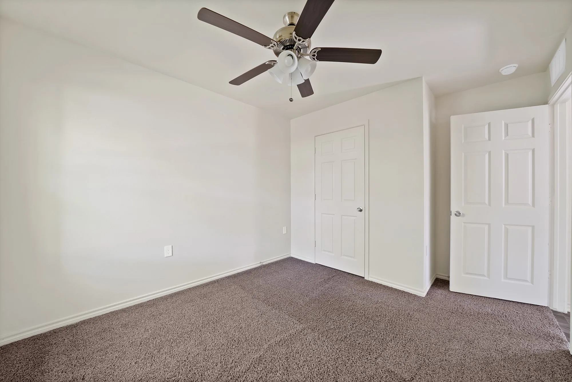 Single Family Residence For Rent in Tarrant County , 1415 E Jefferson Avenue, Fort Worth, Texas 76104, 3 Bedroom, 2 Bathroom, 1 Garage spaces, 1,136 Sqft, built in 2022, mls#21364636, Real Estate Agent in Fort Worth, Homes For Rent in Tarrant county, Homes For Rent in Fort Worth, Realtor in Fort Worth Texas, Real Estate Brokerage Independent Realty Texas, Luminita Cordes Realtor