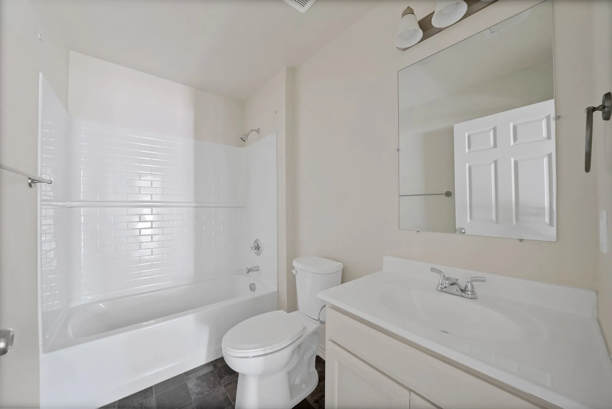 Single Family Residence For Rent in Tarrant County , 1415 E Jefferson Avenue, Fort Worth, Texas 76104, 3 Bedroom, 2 Bathroom, 1 Garage spaces, 1,136 Sqft, built in 2022, mls#21364636, Real Estate Agent in Fort Worth, Homes For Rent in Tarrant county, Homes For Rent in Fort Worth, Realtor in Fort Worth Texas, Real Estate Brokerage Independent Realty Texas, Luminita Cordes Realtor