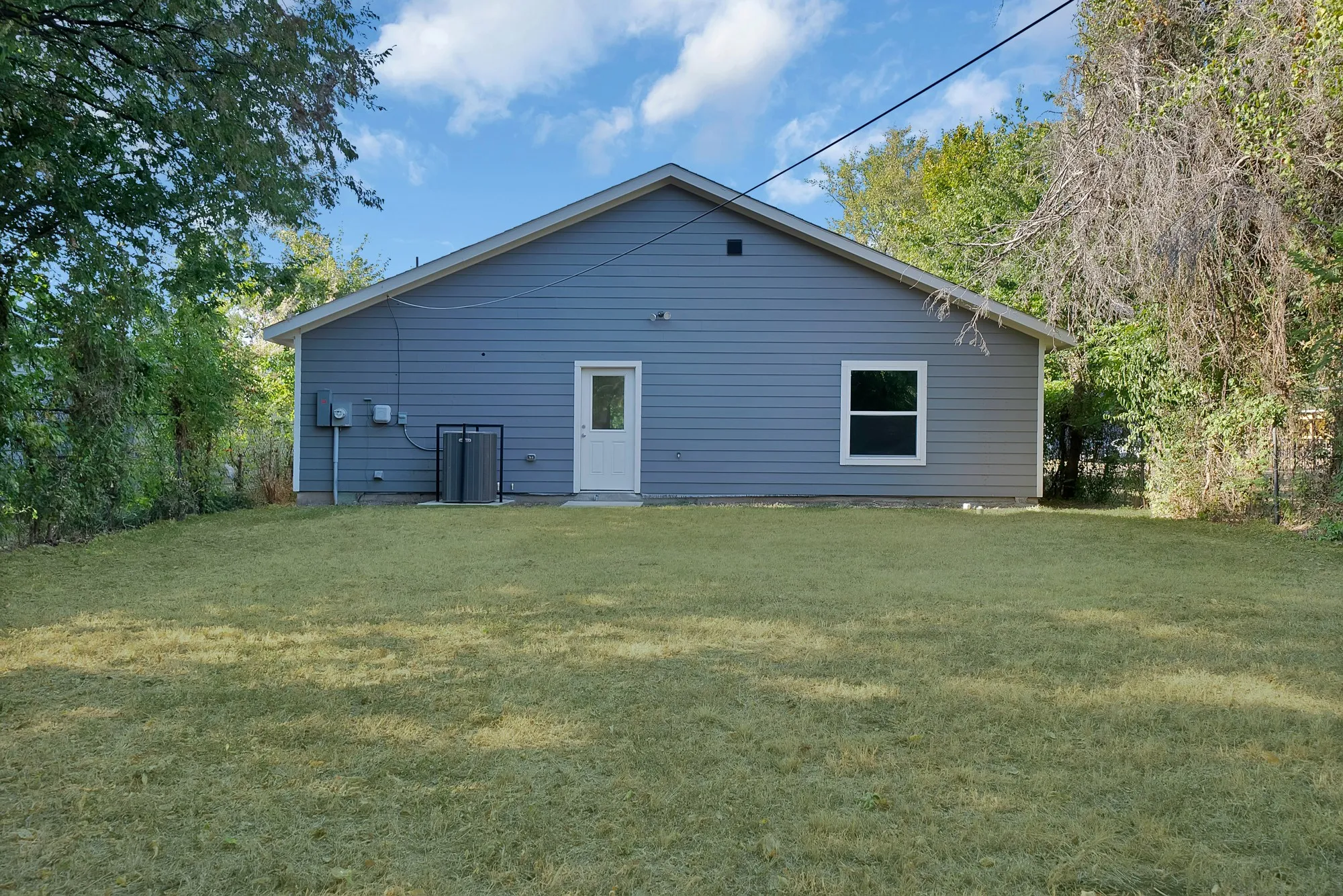 Single Family Residence For Rent in Tarrant County , 1415 E Jefferson Avenue, Fort Worth, Texas 76104, 3 Bedroom, 2 Bathroom, 1 Garage spaces, 1,136 Sqft, built in 2022, mls#21364636, Real Estate Agent in Fort Worth, Homes For Rent in Tarrant county, Homes For Rent in Fort Worth, Realtor in Fort Worth Texas, Real Estate Brokerage Independent Realty Texas, Luminita Cordes Realtor
