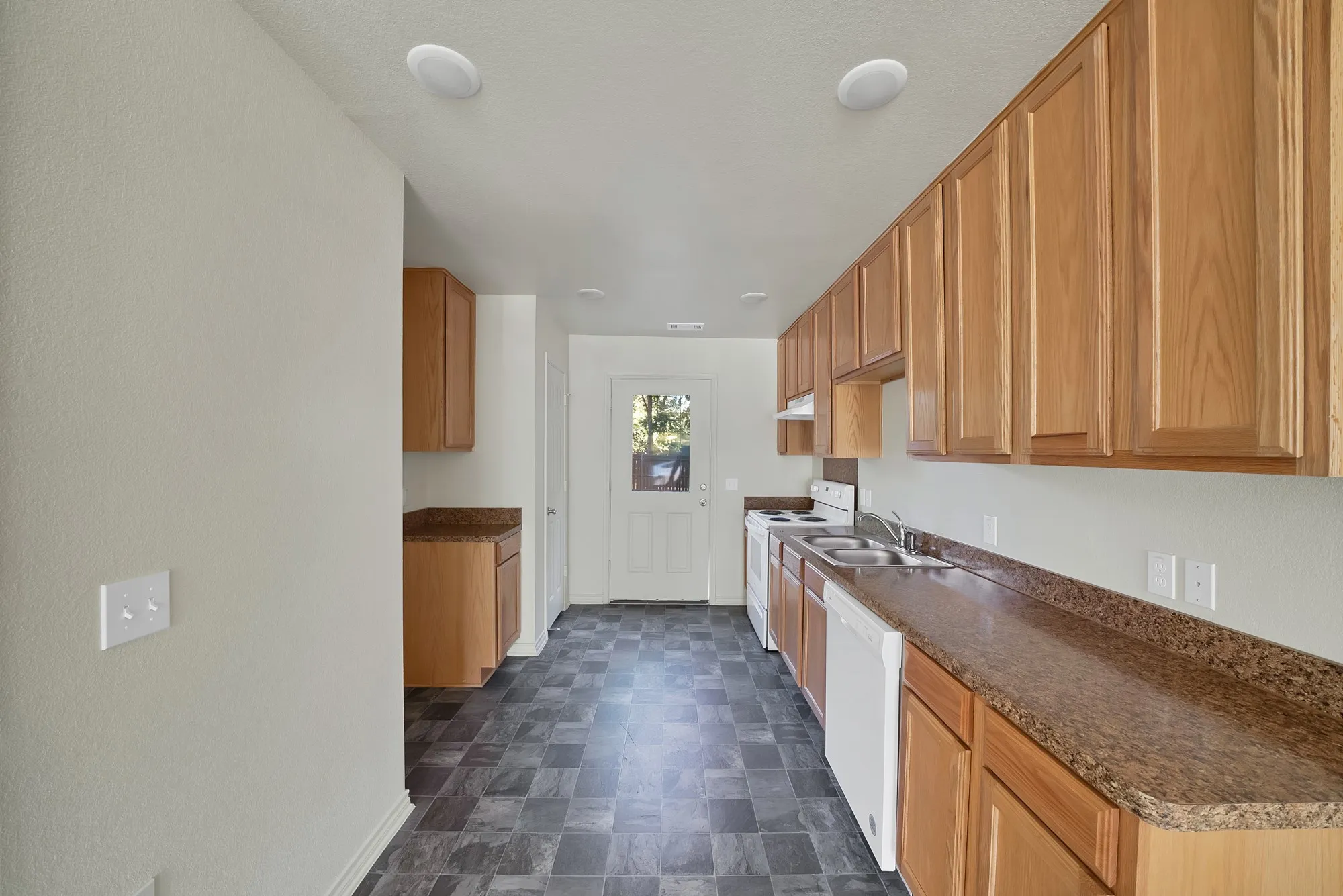 Single Family Residence For Rent in Tarrant County , 1415 E Jefferson Avenue, Fort Worth, Texas 76104, 3 Bedroom, 2 Bathroom, 1 Garage spaces, 1,136 Sqft, built in 2022, mls#21364636, Real Estate Agent in Fort Worth, Homes For Rent in Tarrant county, Homes For Rent in Fort Worth, Realtor in Fort Worth Texas, Real Estate Brokerage Independent Realty Texas, Luminita Cordes Realtor