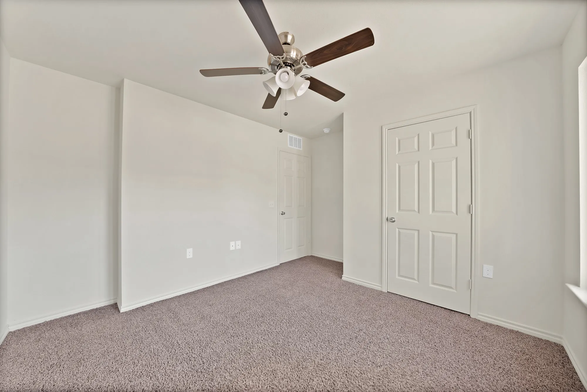Single Family Residence For Rent in Tarrant County , 1415 E Jefferson Avenue, Fort Worth, Texas 76104, 3 Bedroom, 2 Bathroom, 1 Garage spaces, 1,136 Sqft, built in 2022, mls#21364636, Real Estate Agent in Fort Worth, Homes For Rent in Tarrant county, Homes For Rent in Fort Worth, Realtor in Fort Worth Texas, Real Estate Brokerage Independent Realty Texas, Luminita Cordes Realtor