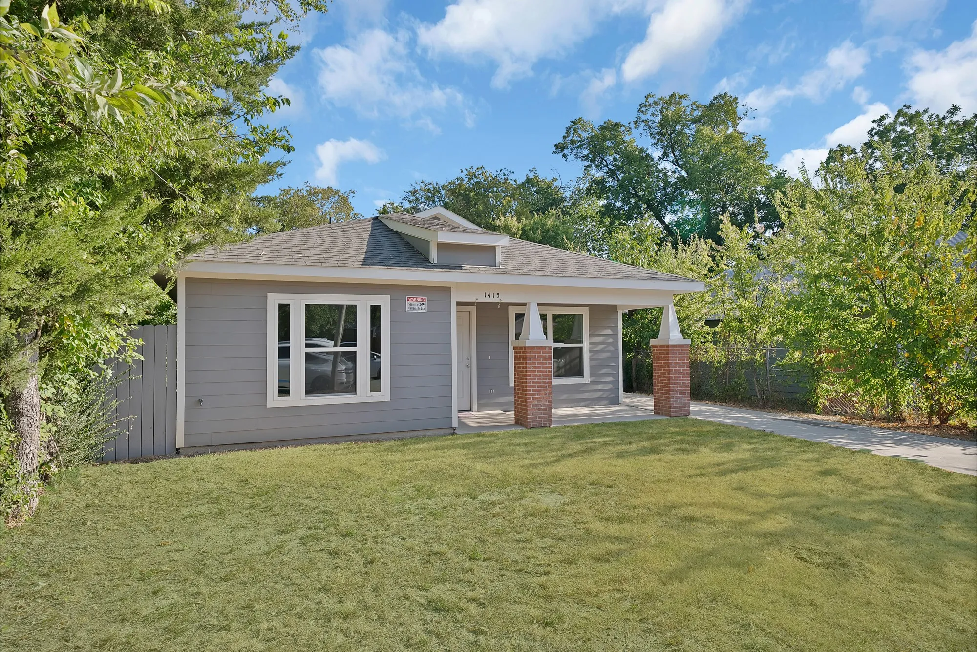 Single Family Residence For Rent in Tarrant County , 1415 E Jefferson Avenue, Fort Worth, Texas 76104, 3 Bedroom, 2 Bathroom, 1 Garage spaces, 1,136 Sqft, built in 2022, mls#21364636, Real Estate Agent in Fort Worth, Homes For Rent in Tarrant county, Homes For Rent in Fort Worth, Realtor in Fort Worth Texas, Real Estate Brokerage Independent Realty Texas, Luminita Cordes Realtor