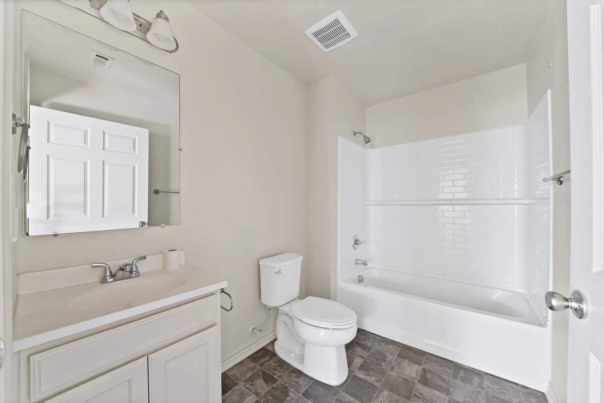 Single Family Residence For Rent in Tarrant County , 1415 E Jefferson Avenue, Fort Worth, Texas 76104, 3 Bedroom, 2 Bathroom, 1 Garage spaces, 1,136 Sqft, built in 2022, mls#21364636, Real Estate Agent in Fort Worth, Homes For Rent in Tarrant county, Homes For Rent in Fort Worth, Realtor in Fort Worth Texas, Real Estate Brokerage Independent Realty Texas, Luminita Cordes Realtor