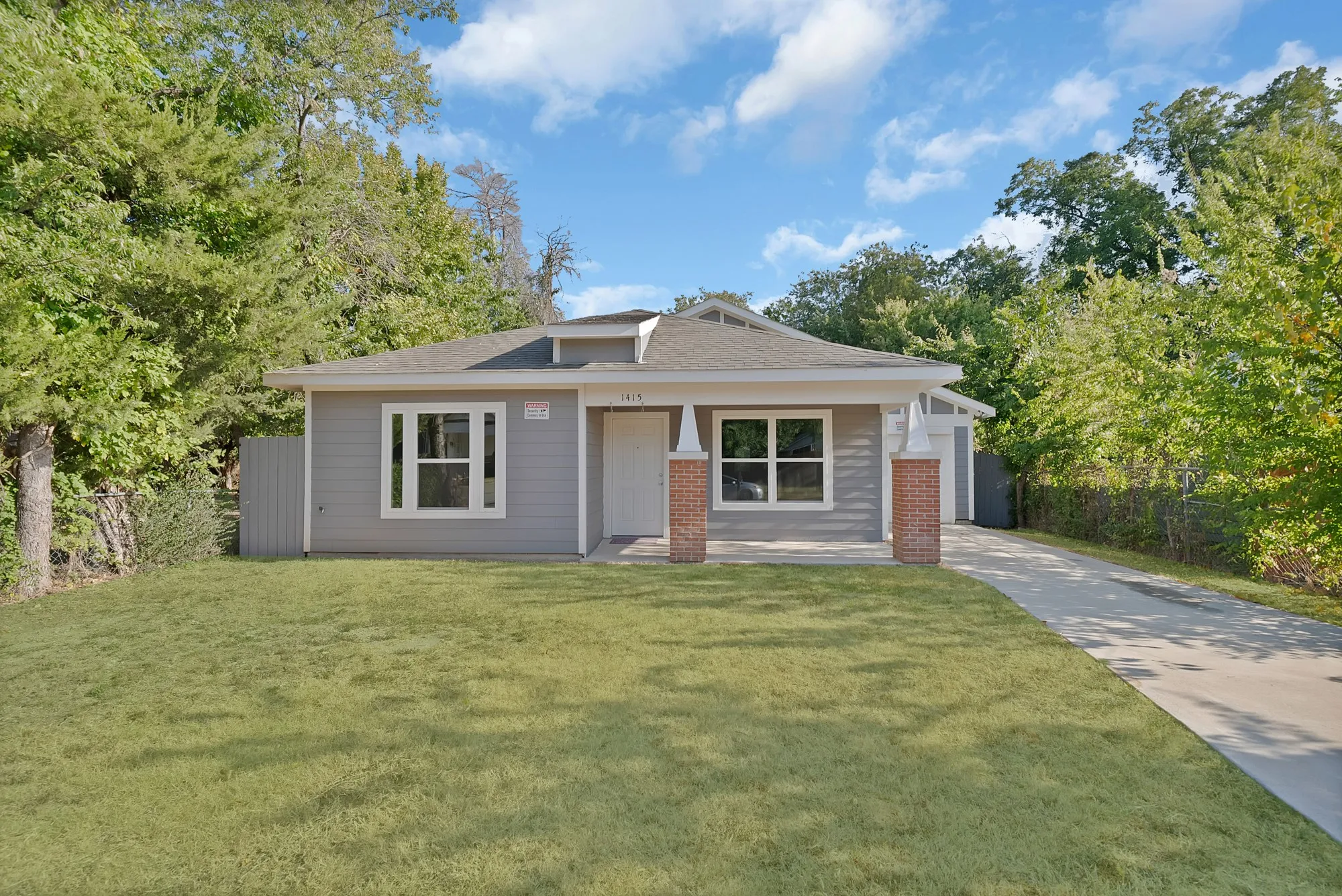 Single Family Residence For Rent in Tarrant County , 1415 E Jefferson Avenue, Fort Worth, Texas 76104, 3 Bedroom, 2 Bathroom, 1 Garage spaces, 1,136 Sqft, built in 2022, mls#21364636, Real Estate Agent in Fort Worth, Homes For Rent in Tarrant county, Homes For Rent in Fort Worth, Realtor in Fort Worth Texas, Real Estate Brokerage Independent Realty Texas, Luminita Cordes Realtor