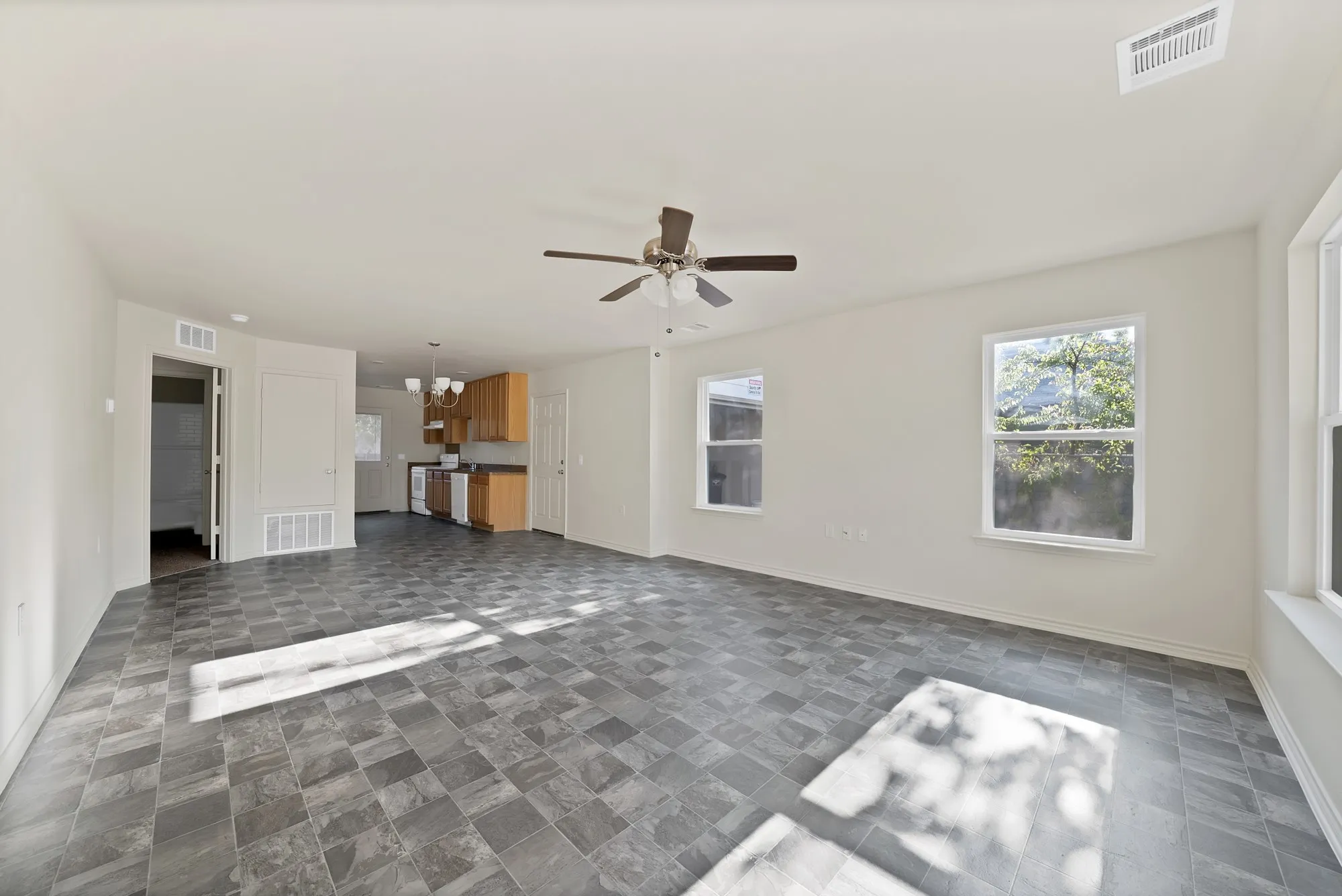 Single Family Residence For Rent in Tarrant County , 1415 E Jefferson Avenue, Fort Worth, Texas 76104, 3 Bedroom, 2 Bathroom, 1 Garage spaces, 1,136 Sqft, built in 2022, mls#21364636, Real Estate Agent in Fort Worth, Homes For Rent in Tarrant county, Homes For Rent in Fort Worth, Realtor in Fort Worth Texas, Real Estate Brokerage Independent Realty Texas, Luminita Cordes Realtor