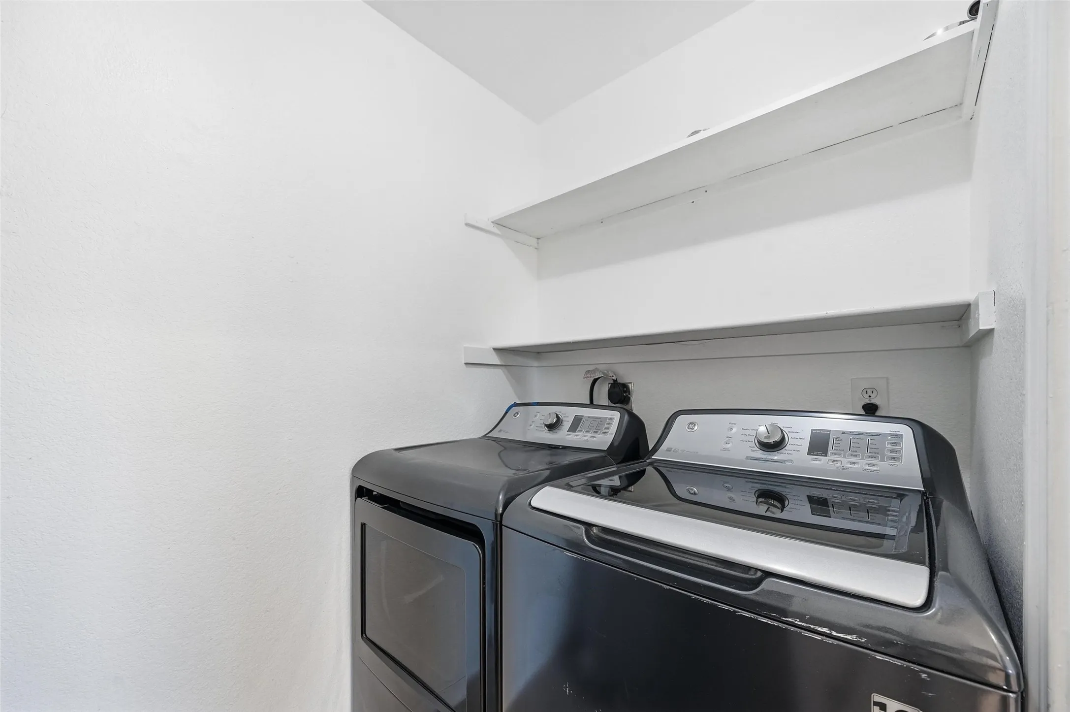 Apartment For Rent in Collin County , 633 Rose Garden Drive 2, Mc Kinney, Texas 75072, 2 Bedroom, 1 Bathroom, Garage spaces, 1,012 Sqft, built in 2007, mls#21363796, Real Estate Agent in Mc Kinney, Homes For Rent in Collin county, Homes For Rent in Mc Kinney, Realtor in Mc Kinney Texas, Real Estate Brokerage Independent Realty Texas, Luminita Cordes Realtor