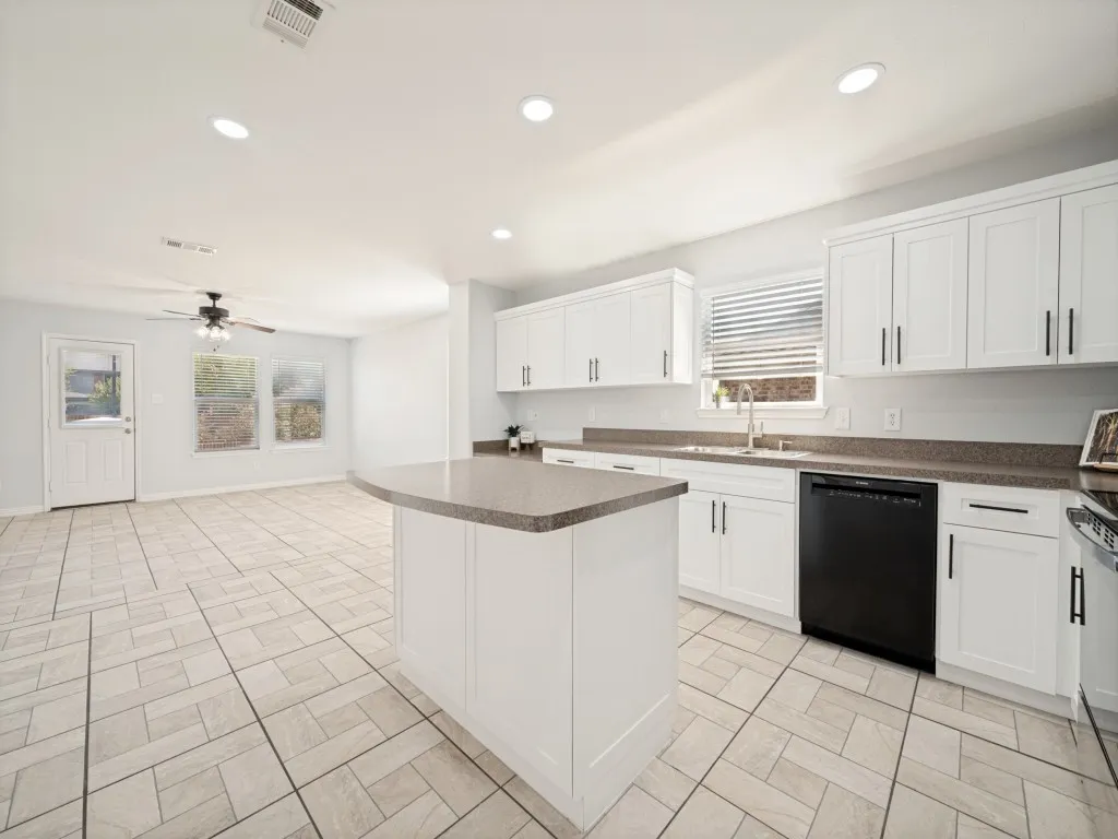 Single Family Residence For Rent in Denton County , 2524 Navasota Drive, Little Elm, Texas 75068, 4 Bedroom, 2 Bathroom, 2 Garage spaces, 2,093 Sqft, built in 2010, mls#21364639, Real Estate Agent in Little Elm, Homes For Rent in Denton county, Homes For Rent in Little Elm, Realtor in Little Elm Texas, Real Estate Brokerage Independent Realty Texas, Luminita Cordes Realtor