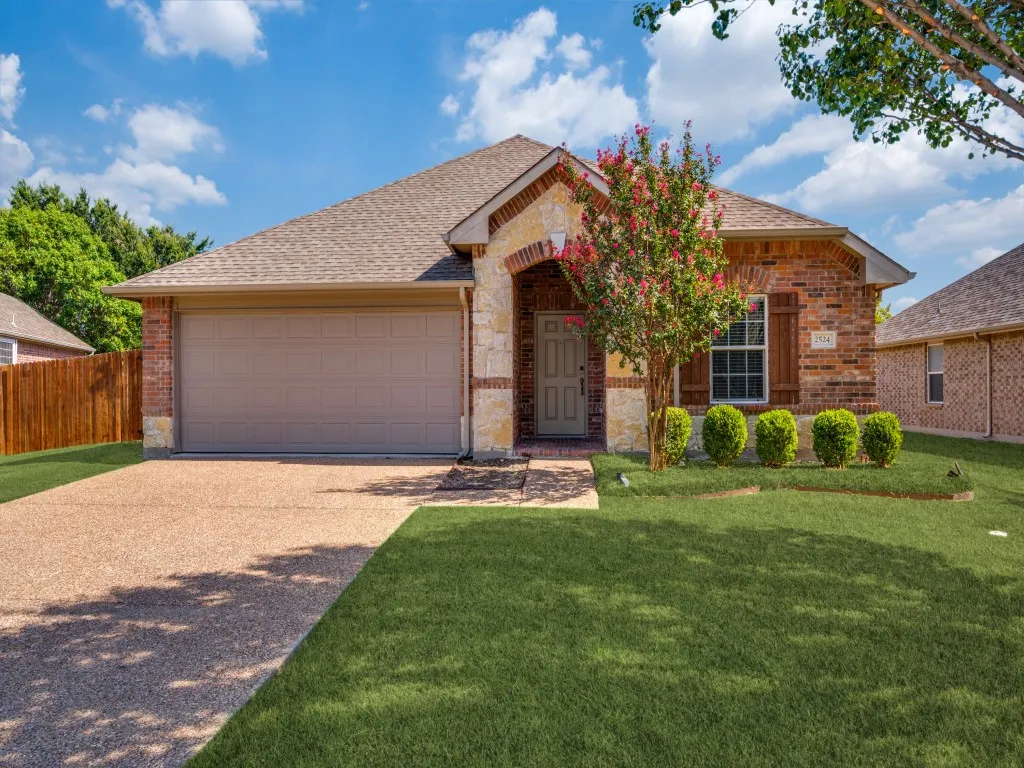 Single Family Residence For Rent in Denton County , 2524 Navasota Drive, Little Elm, Texas 75068, 4 Bedroom, 2 Bathroom, 2 Garage spaces, 2,093 Sqft, built in 2010, mls#21364639, Real Estate Agent in Little Elm, Homes For Rent in Denton county, Homes For Rent in Little Elm, Realtor in Little Elm Texas, Real Estate Brokerage Independent Realty Texas, Luminita Cordes Realtor