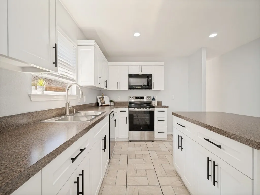 Single Family Residence For Rent in Denton County , 2524 Navasota Drive, Little Elm, Texas 75068, 4 Bedroom, 2 Bathroom, 2 Garage spaces, 2,093 Sqft, built in 2010, mls#21364639, Real Estate Agent in Little Elm, Homes For Rent in Denton county, Homes For Rent in Little Elm, Realtor in Little Elm Texas, Real Estate Brokerage Independent Realty Texas, Luminita Cordes Realtor