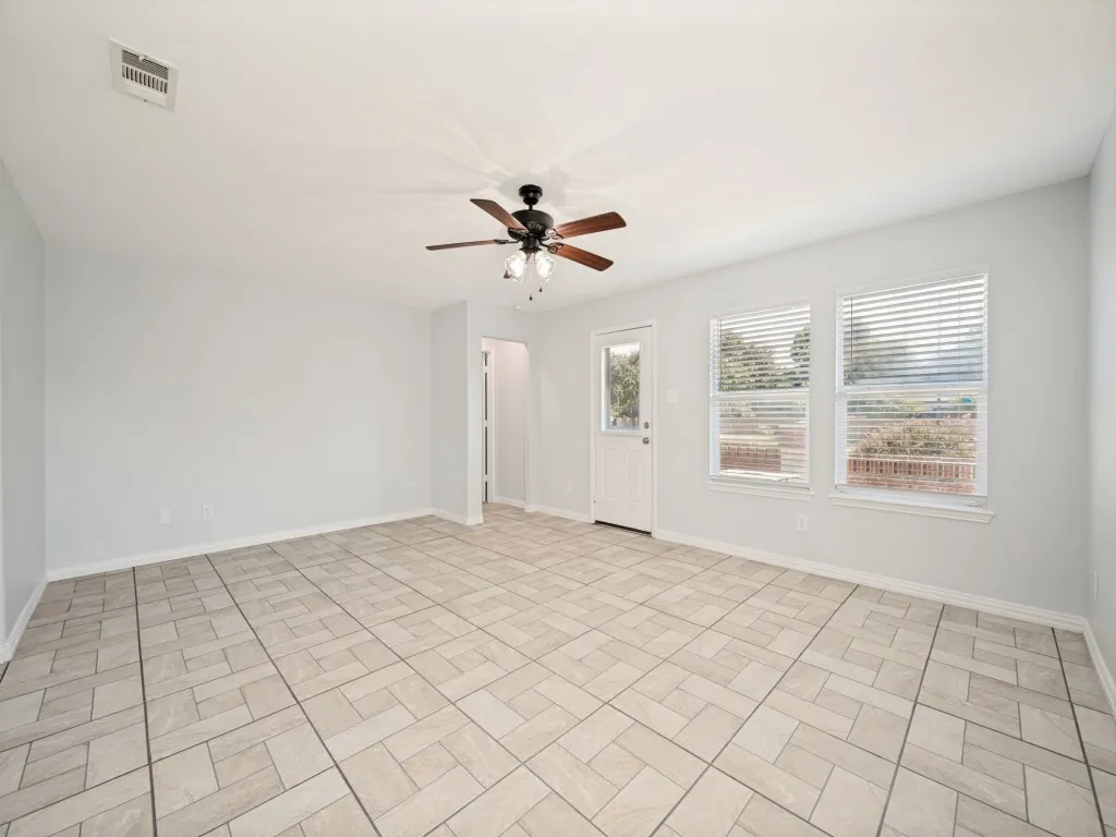 Single Family Residence For Rent in Denton County , 2524 Navasota Drive, Little Elm, Texas 75068, 4 Bedroom, 2 Bathroom, 2 Garage spaces, 2,093 Sqft, built in 2010, mls#21364639, Real Estate Agent in Little Elm, Homes For Rent in Denton county, Homes For Rent in Little Elm, Realtor in Little Elm Texas, Real Estate Brokerage Independent Realty Texas, Luminita Cordes Realtor