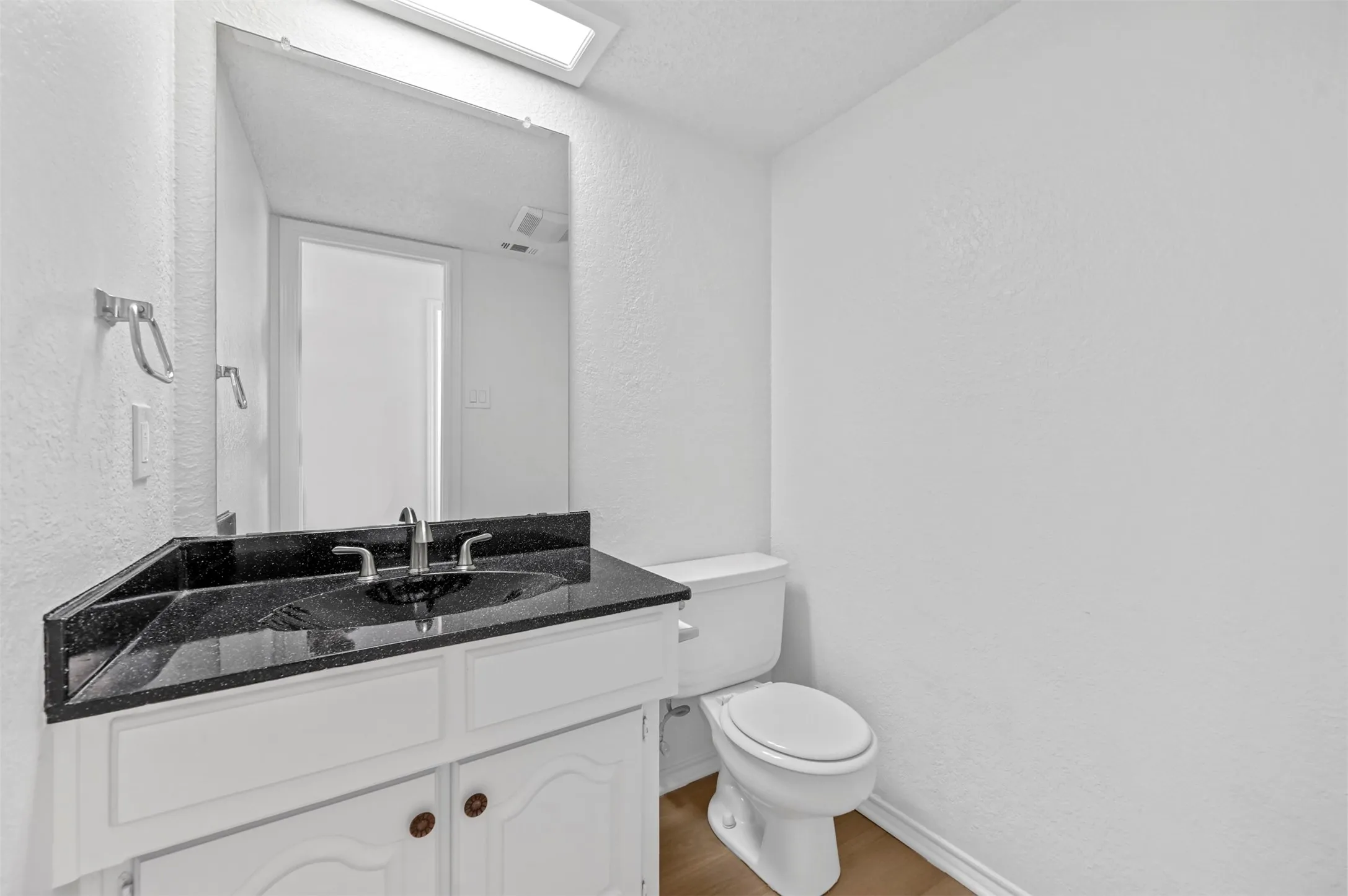 Duplex For Rent in Denton County , 4007 Saint Christopher Lane, Dallas, Texas 75287, 2 Bedroom, 3 Bathroom, 2 Garage spaces, 1,985 Sqft, built in 1984, mls#21364656, Real Estate Agent in Dallas, Homes For Rent in Denton county, Homes For Rent in Dallas, Realtor in Dallas Texas, Real Estate Brokerage Independent Realty Texas, Luminita Cordes Realtor