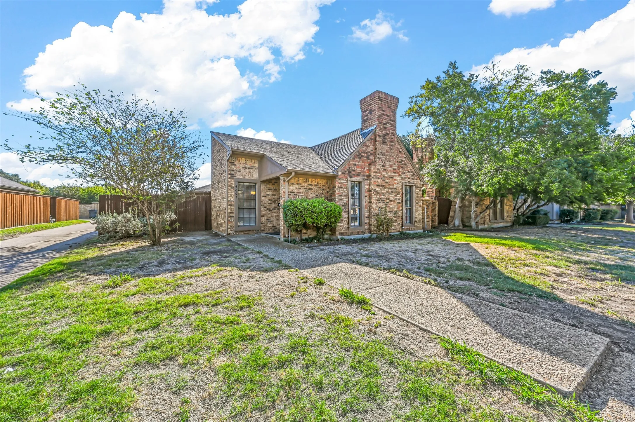Duplex For Rent in Denton County , 4007 Saint Christopher Lane, Dallas, Texas 75287, 2 Bedroom, 3 Bathroom, 2 Garage spaces, 1,985 Sqft, built in 1984, mls#21364656, Real Estate Agent in Dallas, Homes For Rent in Denton county, Homes For Rent in Dallas, Realtor in Dallas Texas, Real Estate Brokerage Independent Realty Texas, Luminita Cordes Realtor