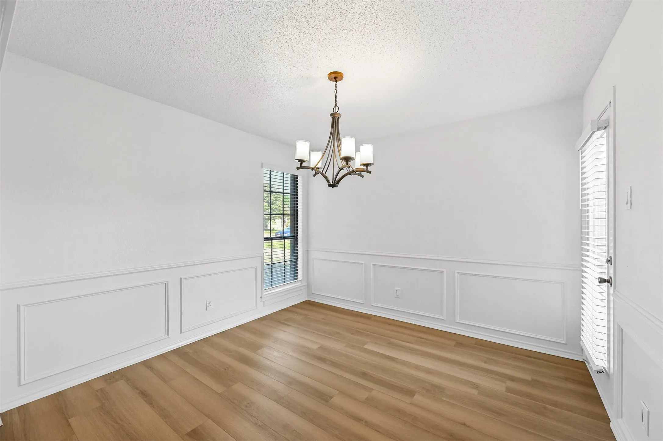 Duplex For Rent in Denton County , 4007 Saint Christopher Lane, Dallas, Texas 75287, 2 Bedroom, 3 Bathroom, 2 Garage spaces, 1,985 Sqft, built in 1984, mls#21364656, Real Estate Agent in Dallas, Homes For Rent in Denton county, Homes For Rent in Dallas, Realtor in Dallas Texas, Real Estate Brokerage Independent Realty Texas, Luminita Cordes Realtor