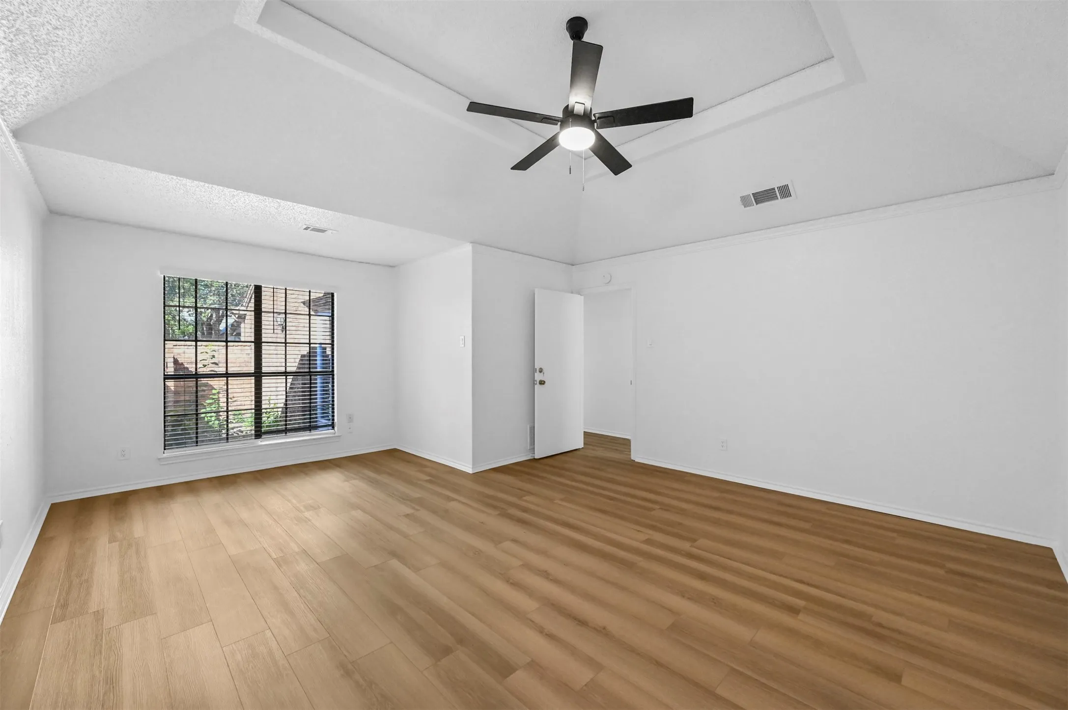 Duplex For Rent in Denton County , 4007 Saint Christopher Lane, Dallas, Texas 75287, 2 Bedroom, 3 Bathroom, 2 Garage spaces, 1,985 Sqft, built in 1984, mls#21364656, Real Estate Agent in Dallas, Homes For Rent in Denton county, Homes For Rent in Dallas, Realtor in Dallas Texas, Real Estate Brokerage Independent Realty Texas, Luminita Cordes Realtor