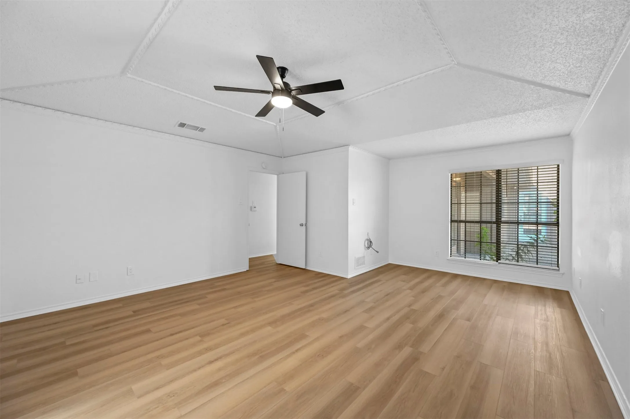 Duplex For Rent in Denton County , 4007 Saint Christopher Lane, Dallas, Texas 75287, 2 Bedroom, 3 Bathroom, 2 Garage spaces, 1,985 Sqft, built in 1984, mls#21364656, Real Estate Agent in Dallas, Homes For Rent in Denton county, Homes For Rent in Dallas, Realtor in Dallas Texas, Real Estate Brokerage Independent Realty Texas, Luminita Cordes Realtor