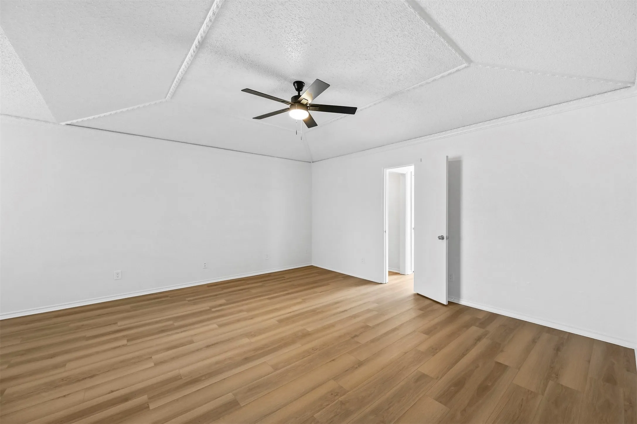 Duplex For Rent in Denton County , 4007 Saint Christopher Lane, Dallas, Texas 75287, 2 Bedroom, 3 Bathroom, 2 Garage spaces, 1,985 Sqft, built in 1984, mls#21364656, Real Estate Agent in Dallas, Homes For Rent in Denton county, Homes For Rent in Dallas, Realtor in Dallas Texas, Real Estate Brokerage Independent Realty Texas, Luminita Cordes Realtor