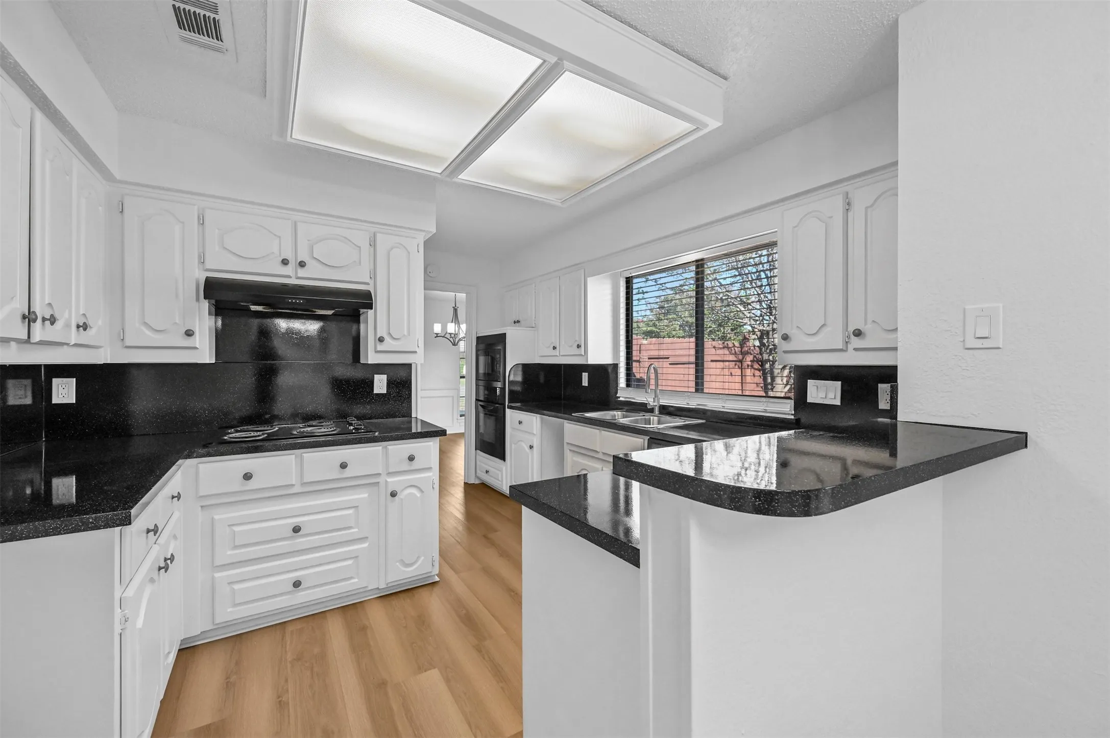 Duplex For Rent in Denton County , 4007 Saint Christopher Lane, Dallas, Texas 75287, 2 Bedroom, 3 Bathroom, 2 Garage spaces, 1,985 Sqft, built in 1984, mls#21364656, Real Estate Agent in Dallas, Homes For Rent in Denton county, Homes For Rent in Dallas, Realtor in Dallas Texas, Real Estate Brokerage Independent Realty Texas, Luminita Cordes Realtor