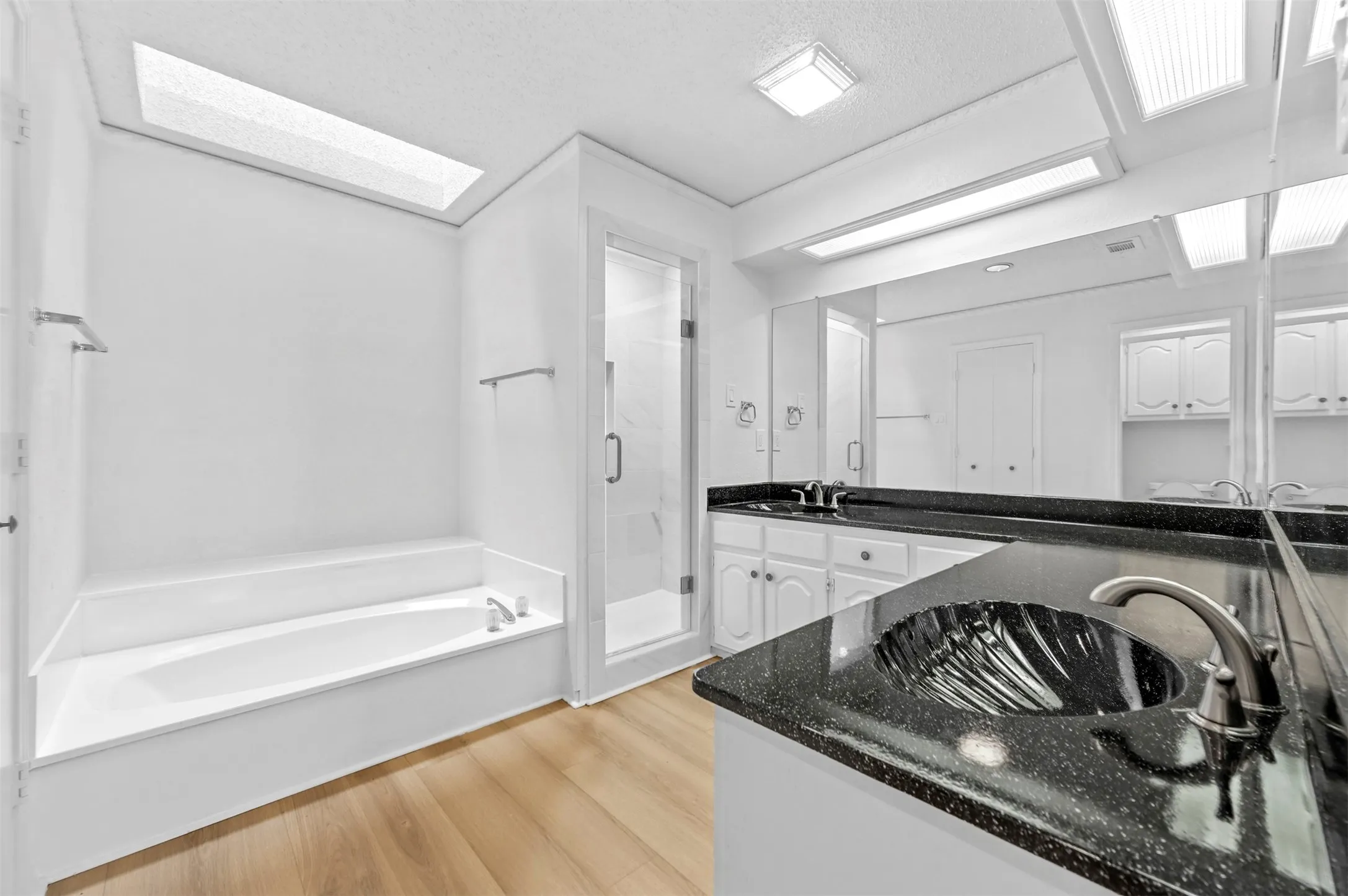 Duplex For Rent in Denton County , 4007 Saint Christopher Lane, Dallas, Texas 75287, 2 Bedroom, 3 Bathroom, 2 Garage spaces, 1,985 Sqft, built in 1984, mls#21364656, Real Estate Agent in Dallas, Homes For Rent in Denton county, Homes For Rent in Dallas, Realtor in Dallas Texas, Real Estate Brokerage Independent Realty Texas, Luminita Cordes Realtor