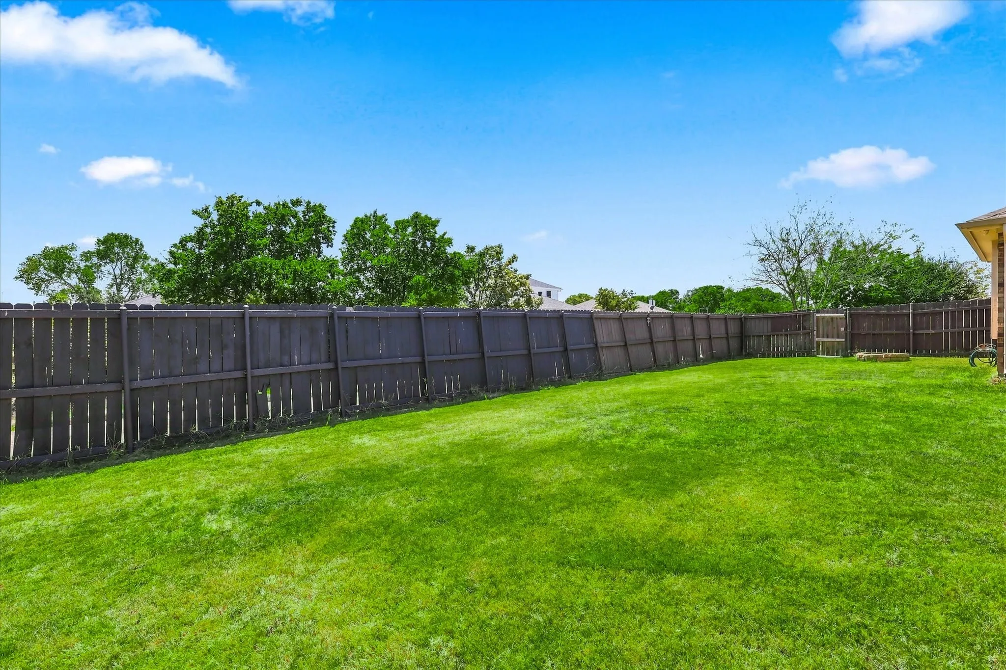 Single Family Residence For Sale in Collin County , 6905 Scott Court, Sachse, Texas 75048, 3 Bedroom, 2 Bathroom, 2 Garage spaces, 1,508 Sqft, built in 1993, mls#21362035, Real Estate Agent in Sachse, Homes For Sale in Collin county, Homes For Sale in Sachse, Realtor in Sachse Texas, Real Estate Brokerage Independent Realty Texas, Luminita Cordes Realtor