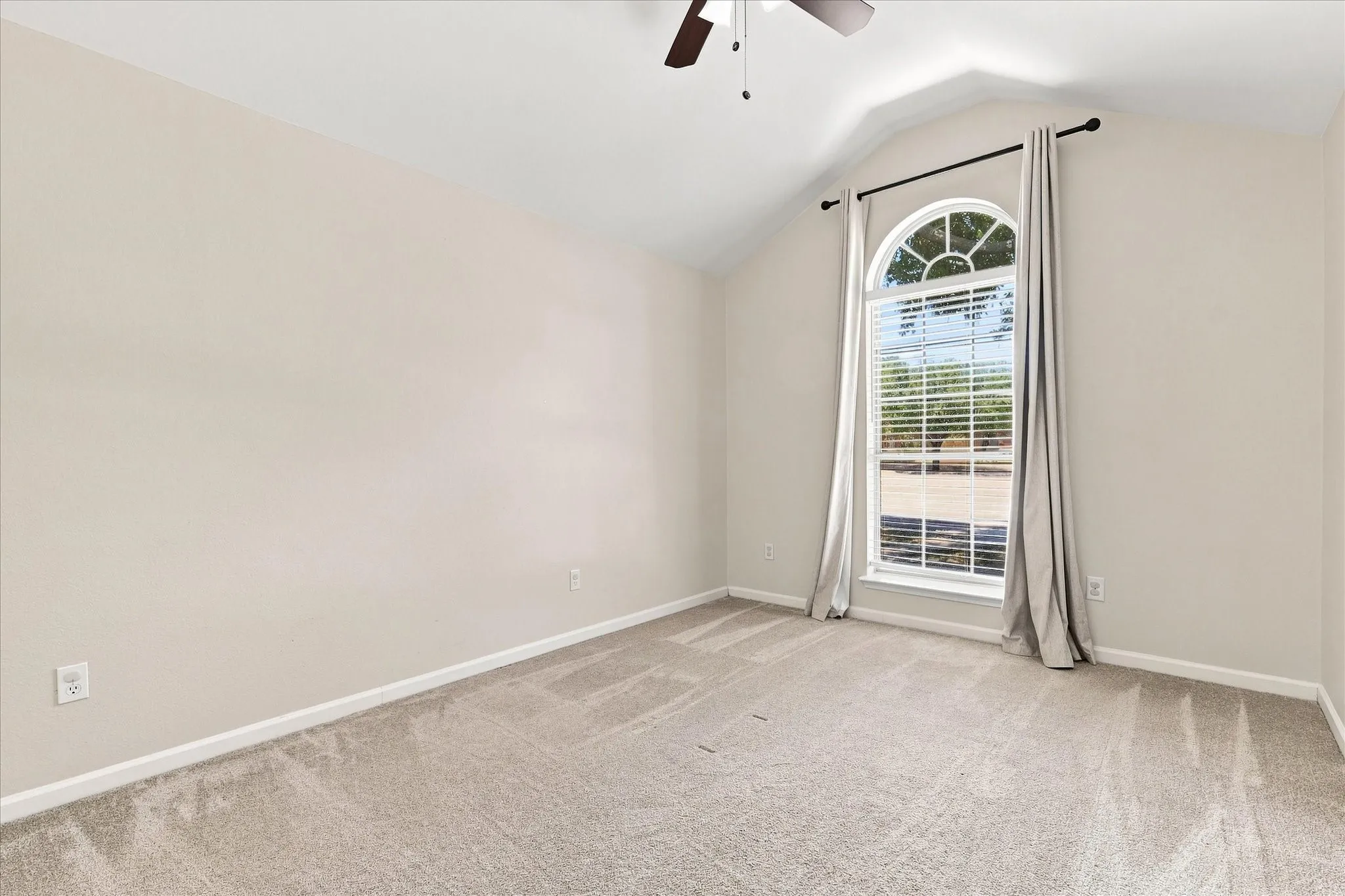 Single Family Residence For Sale in Collin County , 6905 Scott Court, Sachse, Texas 75048, 3 Bedroom, 2 Bathroom, 2 Garage spaces, 1,508 Sqft, built in 1993, mls#21362035, Real Estate Agent in Sachse, Homes For Sale in Collin county, Homes For Sale in Sachse, Realtor in Sachse Texas, Real Estate Brokerage Independent Realty Texas, Luminita Cordes Realtor