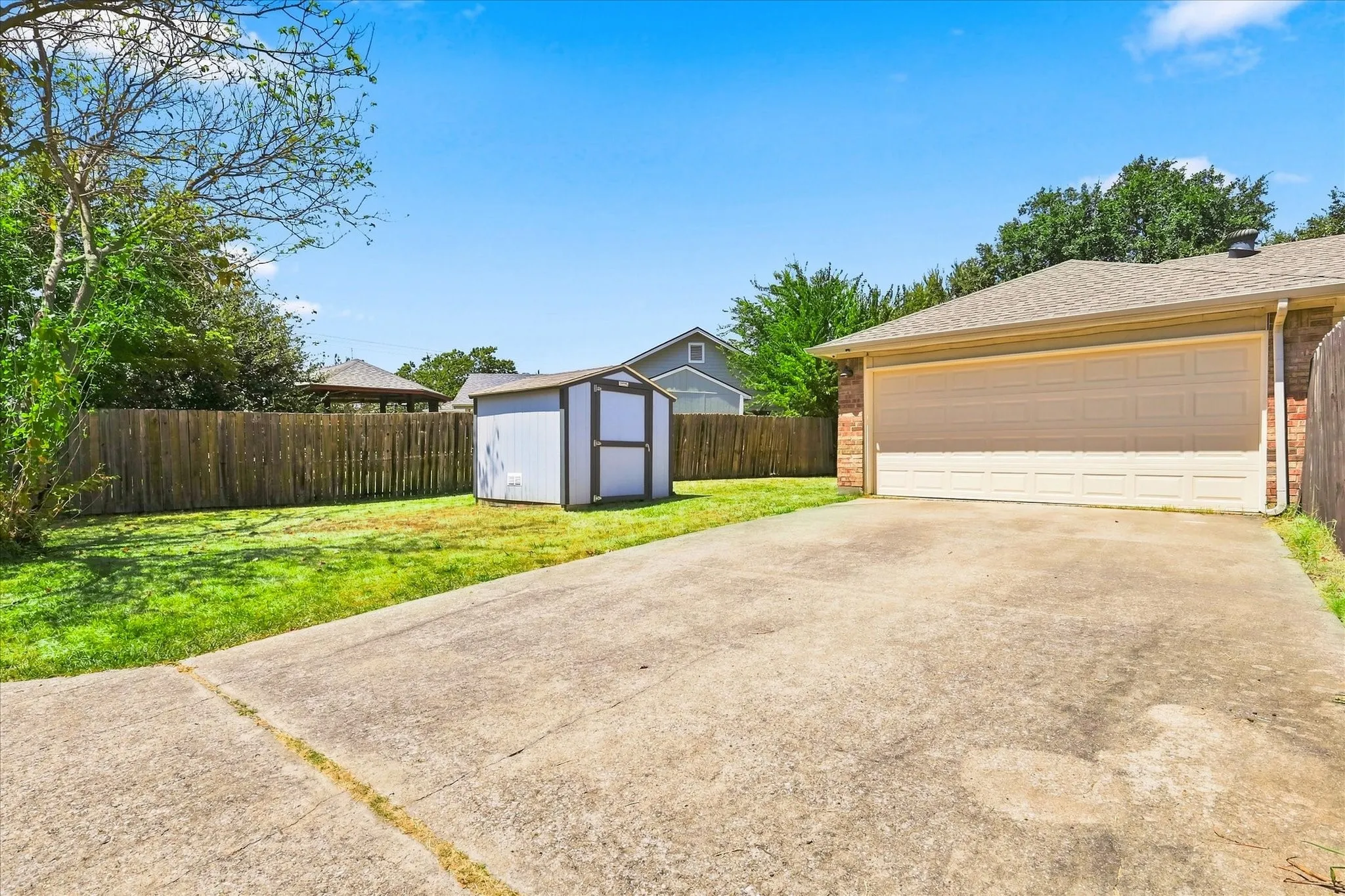 Single Family Residence For Sale in Collin County , 6905 Scott Court, Sachse, Texas 75048, 3 Bedroom, 2 Bathroom, 2 Garage spaces, 1,508 Sqft, built in 1993, mls#21362035, Real Estate Agent in Sachse, Homes For Sale in Collin county, Homes For Sale in Sachse, Realtor in Sachse Texas, Real Estate Brokerage Independent Realty Texas, Luminita Cordes Realtor