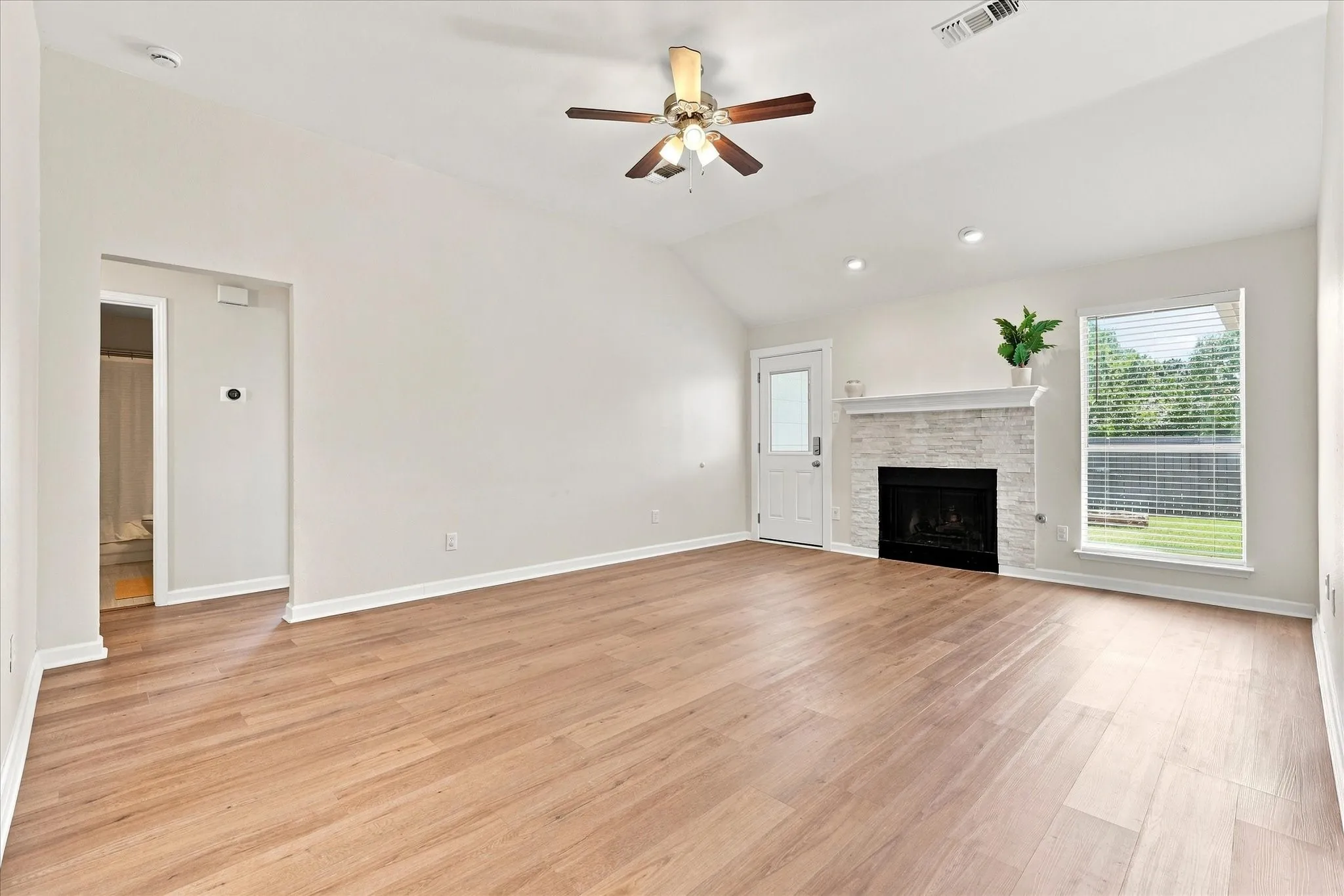 Single Family Residence For Sale in Collin County , 6905 Scott Court, Sachse, Texas 75048, 3 Bedroom, 2 Bathroom, 2 Garage spaces, 1,508 Sqft, built in 1993, mls#21362035, Real Estate Agent in Sachse, Homes For Sale in Collin county, Homes For Sale in Sachse, Realtor in Sachse Texas, Real Estate Brokerage Independent Realty Texas, Luminita Cordes Realtor
