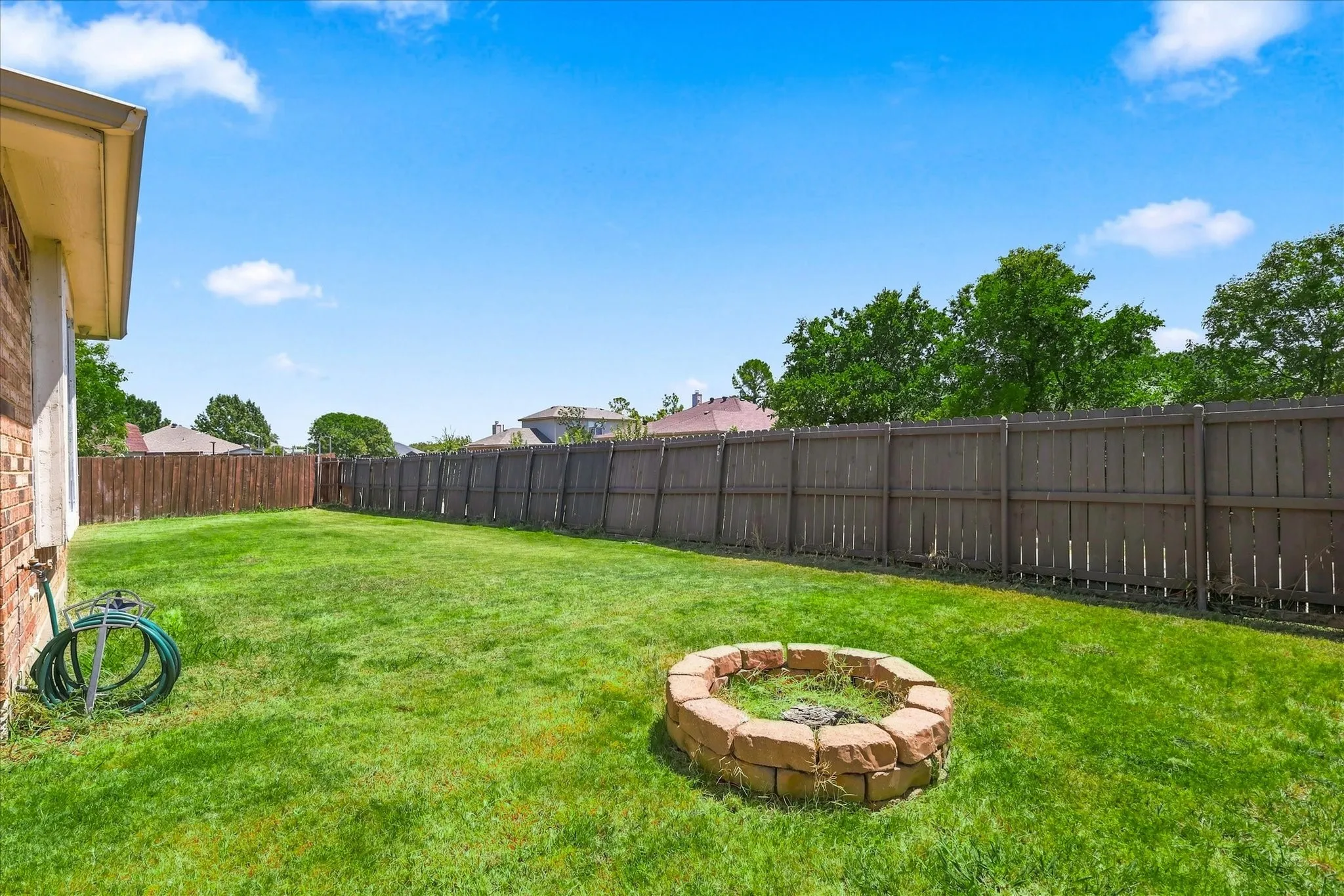 Single Family Residence For Sale in Collin County , 6905 Scott Court, Sachse, Texas 75048, 3 Bedroom, 2 Bathroom, 2 Garage spaces, 1,508 Sqft, built in 1993, mls#21362035, Real Estate Agent in Sachse, Homes For Sale in Collin county, Homes For Sale in Sachse, Realtor in Sachse Texas, Real Estate Brokerage Independent Realty Texas, Luminita Cordes Realtor