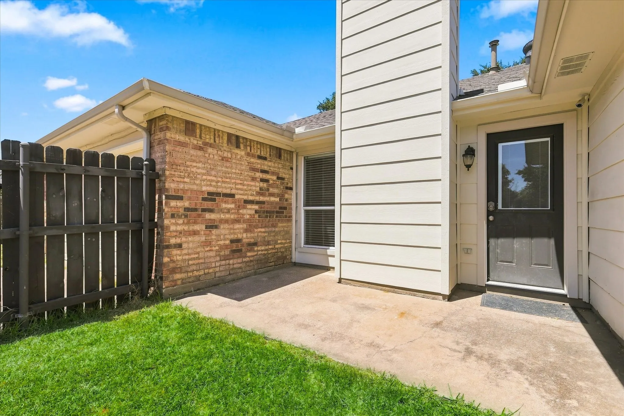 Single Family Residence For Sale in Collin County , 6905 Scott Court, Sachse, Texas 75048, 3 Bedroom, 2 Bathroom, 2 Garage spaces, 1,508 Sqft, built in 1993, mls#21362035, Real Estate Agent in Sachse, Homes For Sale in Collin county, Homes For Sale in Sachse, Realtor in Sachse Texas, Real Estate Brokerage Independent Realty Texas, Luminita Cordes Realtor