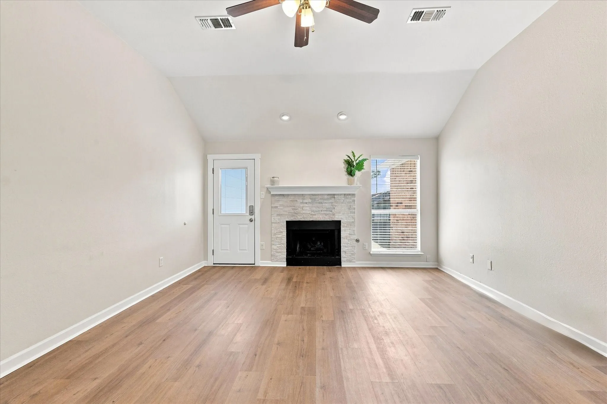 Single Family Residence For Sale in Collin County , 6905 Scott Court, Sachse, Texas 75048, 3 Bedroom, 2 Bathroom, 2 Garage spaces, 1,508 Sqft, built in 1993, mls#21362035, Real Estate Agent in Sachse, Homes For Sale in Collin county, Homes For Sale in Sachse, Realtor in Sachse Texas, Real Estate Brokerage Independent Realty Texas, Luminita Cordes Realtor