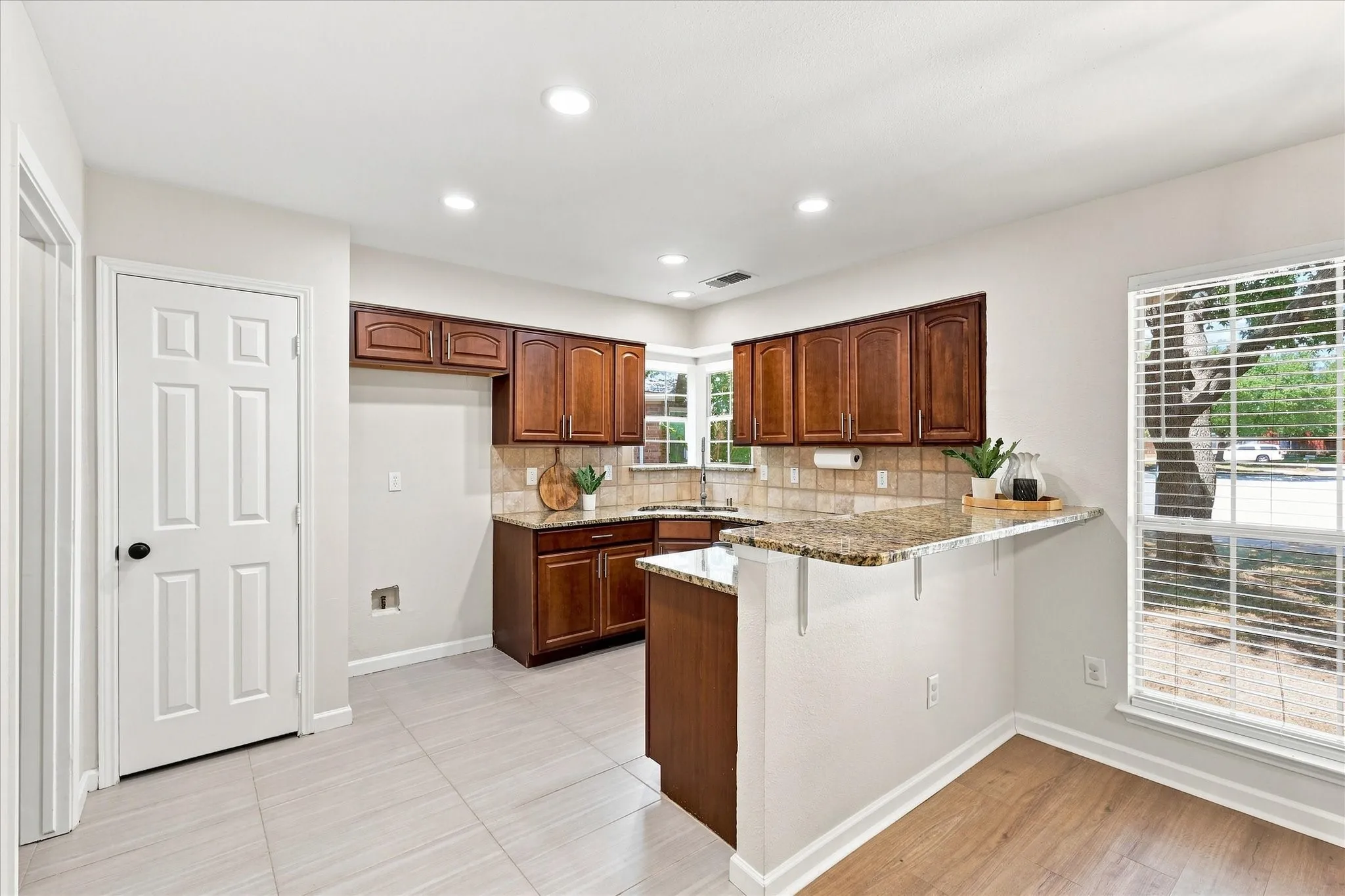 Single Family Residence For Sale in Collin County , 6905 Scott Court, Sachse, Texas 75048, 3 Bedroom, 2 Bathroom, 2 Garage spaces, 1,508 Sqft, built in 1993, mls#21362035, Real Estate Agent in Sachse, Homes For Sale in Collin county, Homes For Sale in Sachse, Realtor in Sachse Texas, Real Estate Brokerage Independent Realty Texas, Luminita Cordes Realtor