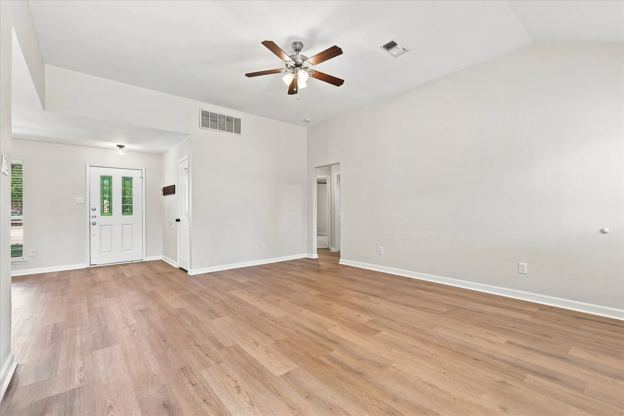 Single Family Residence For Sale in Collin County , 6905 Scott Court, Sachse, Texas 75048, 3 Bedroom, 2 Bathroom, 2 Garage spaces, 1,508 Sqft, built in 1993, mls#21362035, Real Estate Agent in Sachse, Homes For Sale in Collin county, Homes For Sale in Sachse, Realtor in Sachse Texas, Real Estate Brokerage Independent Realty Texas, Luminita Cordes Realtor