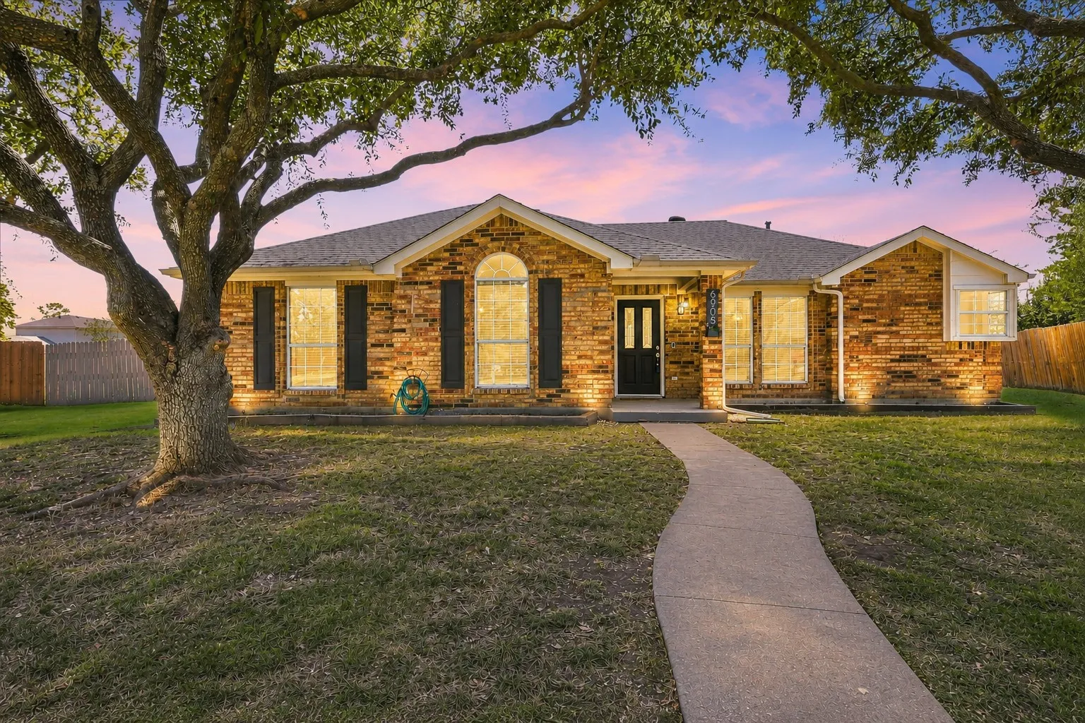 Single Family Residence For Sale in Collin County , 6905 Scott Court, Sachse, Texas 75048, 3 Bedroom, 2 Bathroom, 2 Garage spaces, 1,508 Sqft, built in 1993, mls#21362035, Real Estate Agent in Sachse, Homes For Sale in Collin county, Homes For Sale in Sachse, Realtor in Sachse Texas, Real Estate Brokerage Independent Realty Texas, Luminita Cordes Realtor