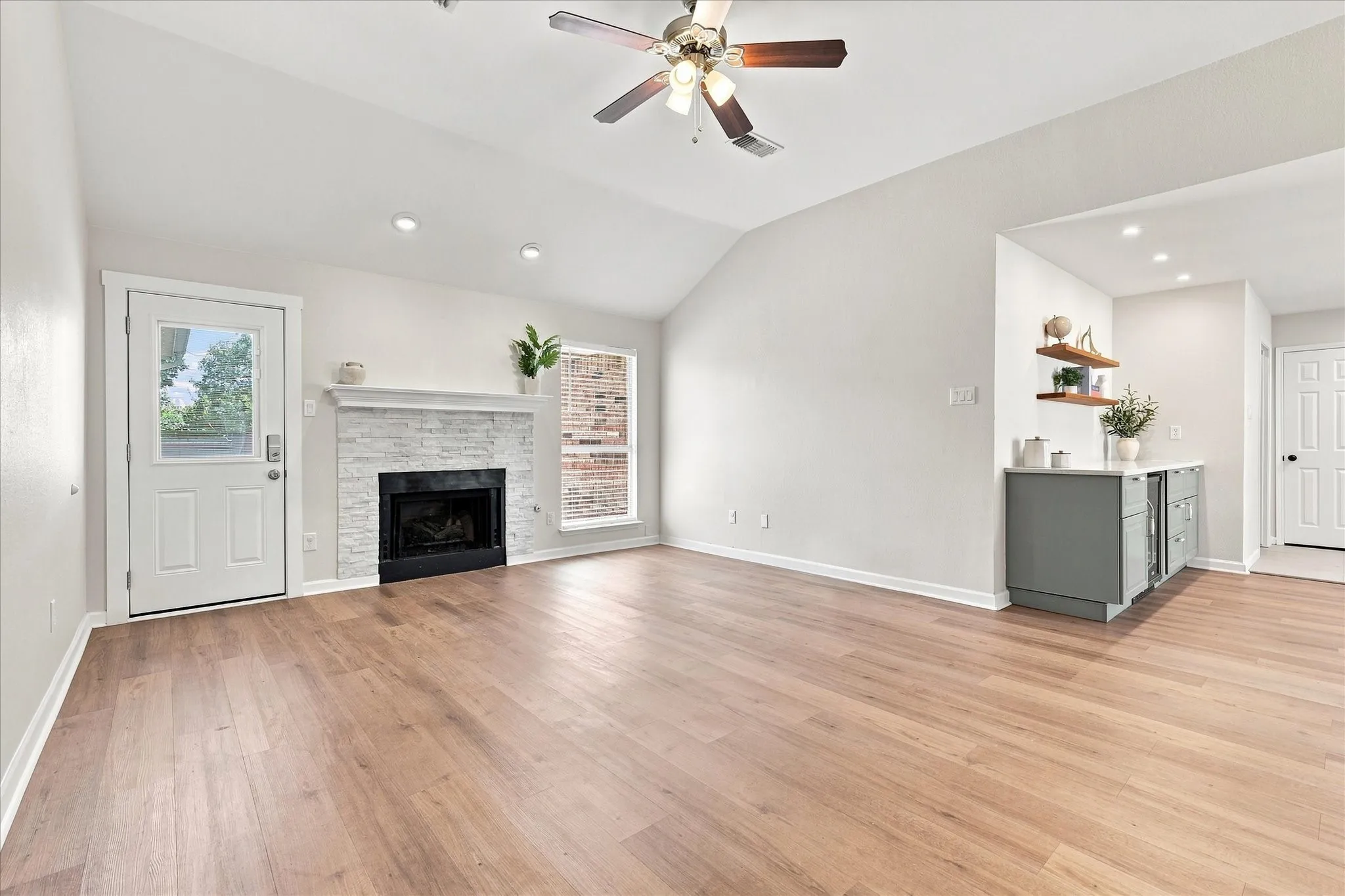 Single Family Residence For Sale in Collin County , 6905 Scott Court, Sachse, Texas 75048, 3 Bedroom, 2 Bathroom, 2 Garage spaces, 1,508 Sqft, built in 1993, mls#21362035, Real Estate Agent in Sachse, Homes For Sale in Collin county, Homes For Sale in Sachse, Realtor in Sachse Texas, Real Estate Brokerage Independent Realty Texas, Luminita Cordes Realtor