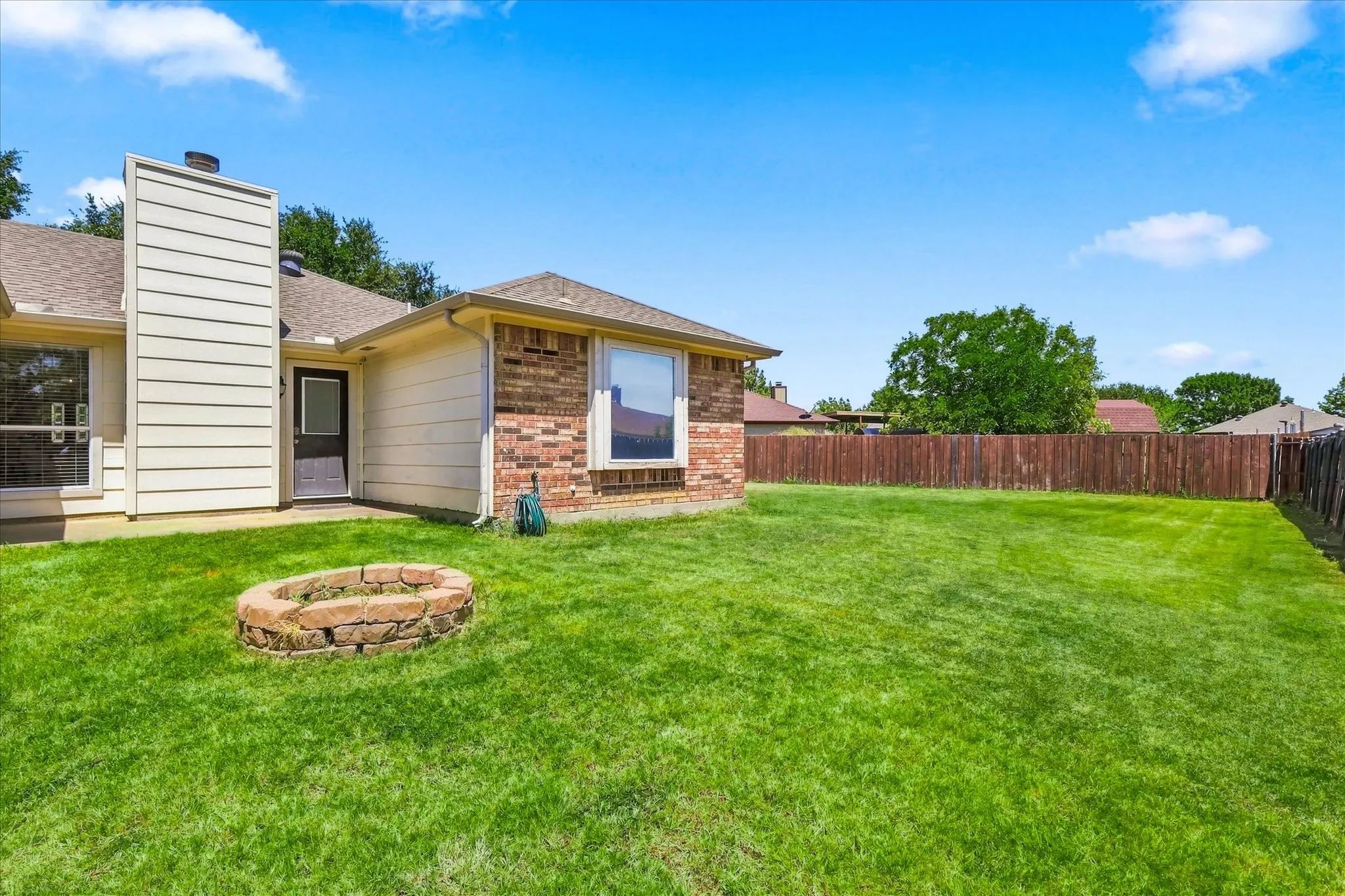 Single Family Residence For Sale in Collin County , 6905 Scott Court, Sachse, Texas 75048, 3 Bedroom, 2 Bathroom, 2 Garage spaces, 1,508 Sqft, built in 1993, mls#21362035, Real Estate Agent in Sachse, Homes For Sale in Collin county, Homes For Sale in Sachse, Realtor in Sachse Texas, Real Estate Brokerage Independent Realty Texas, Luminita Cordes Realtor